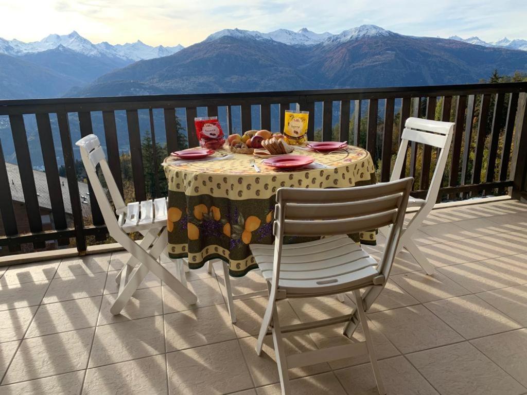 Apartment with Balcony photo 3