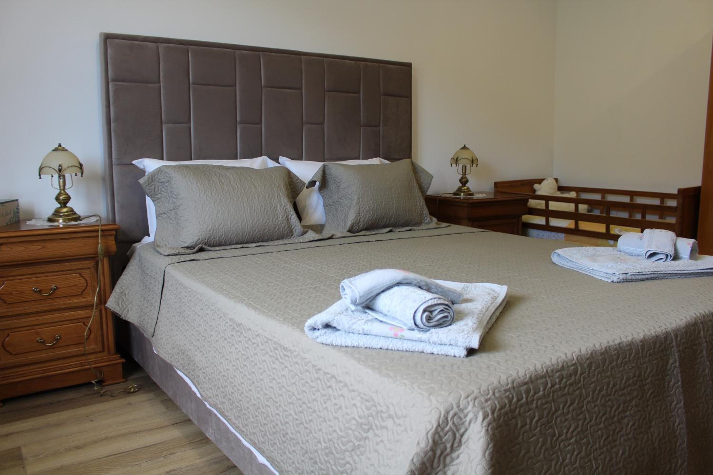 Two-Bedroom House - Photo 9
