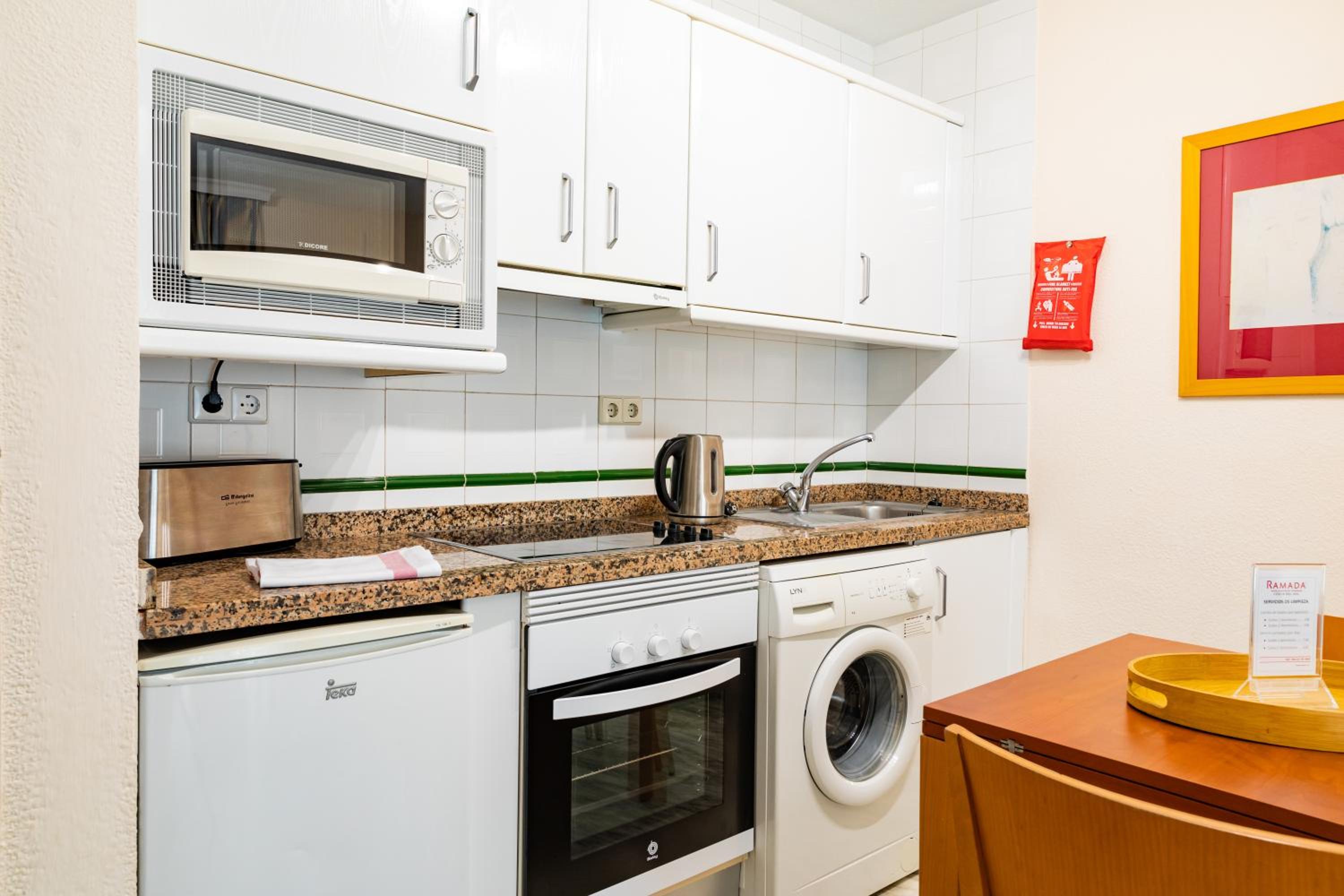 Classic Two Bedroom Apartment - Photo 7