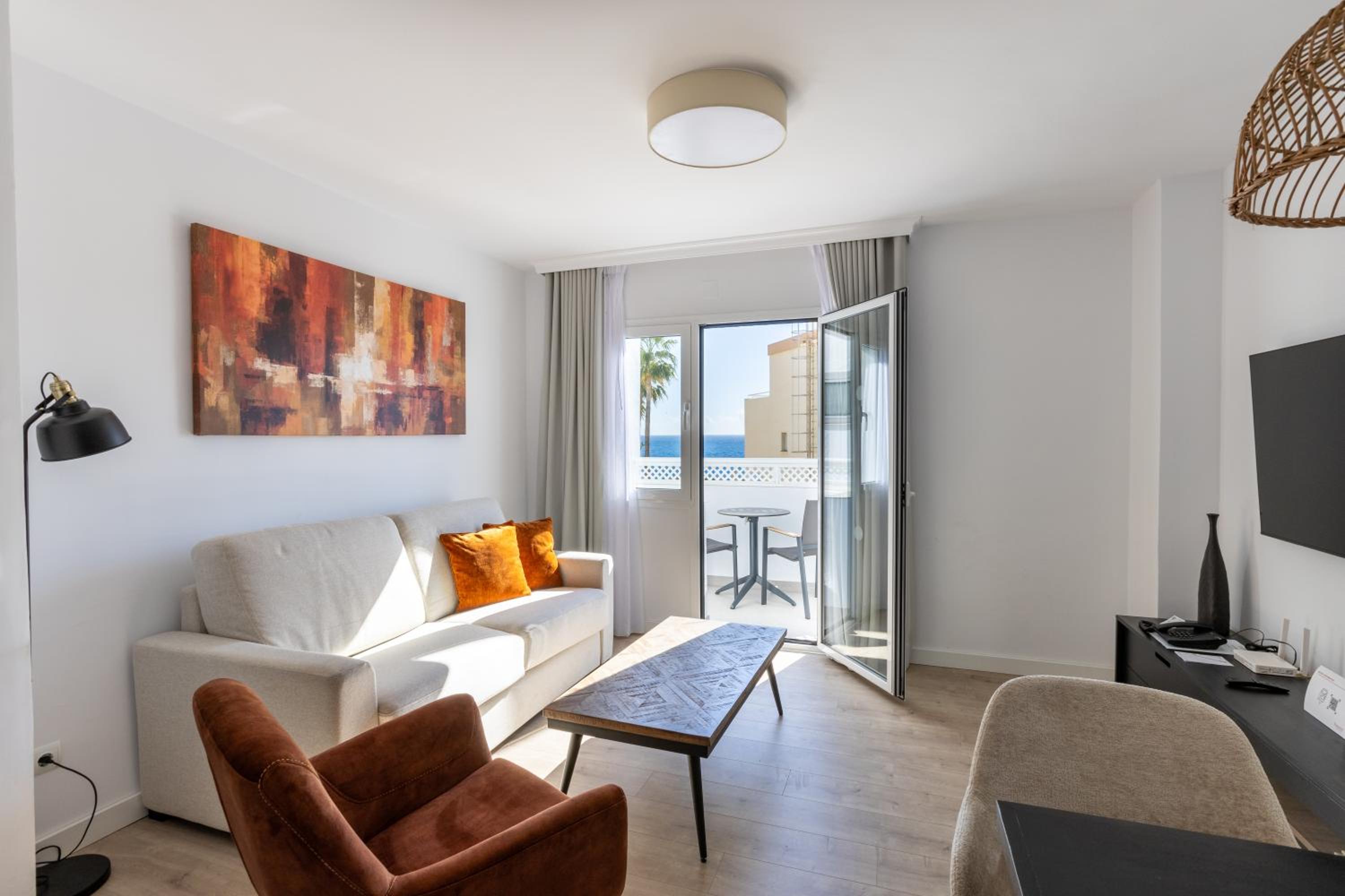 Suite principal clásica con dos habitaciones.