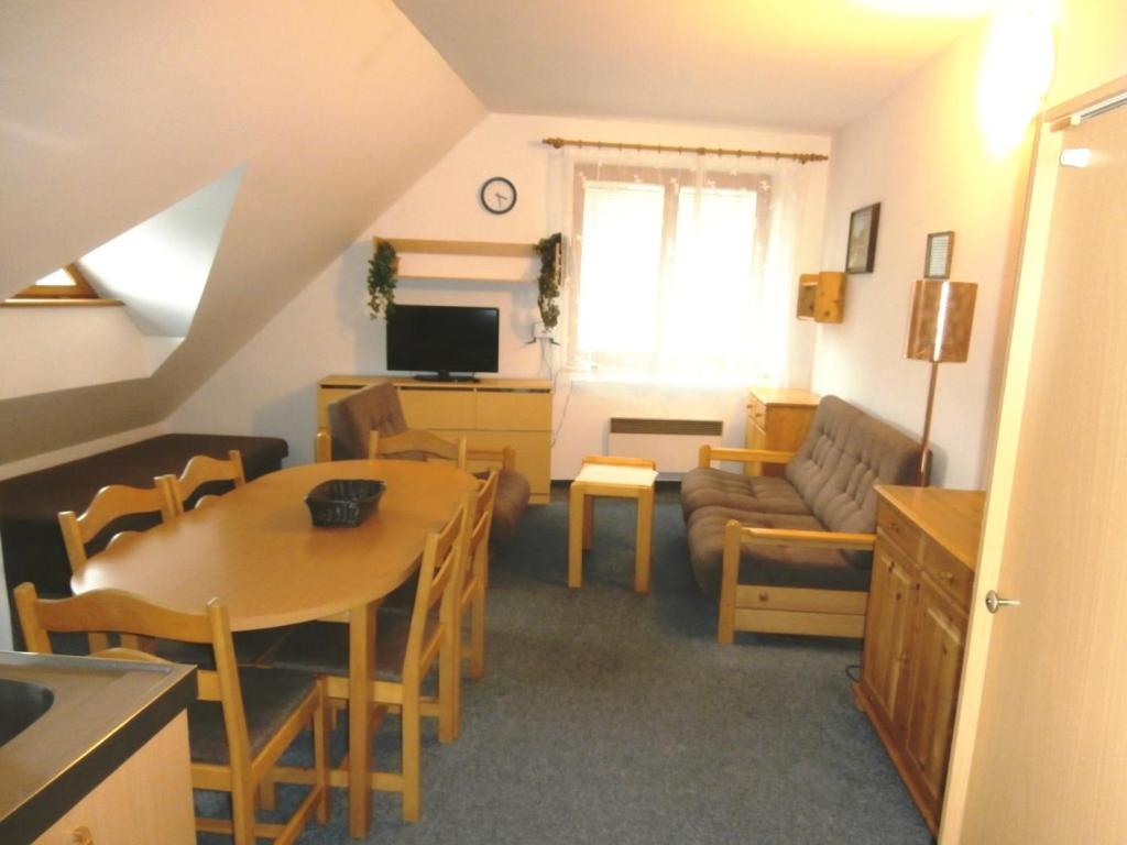 One-Bedroom Apartment photo 1