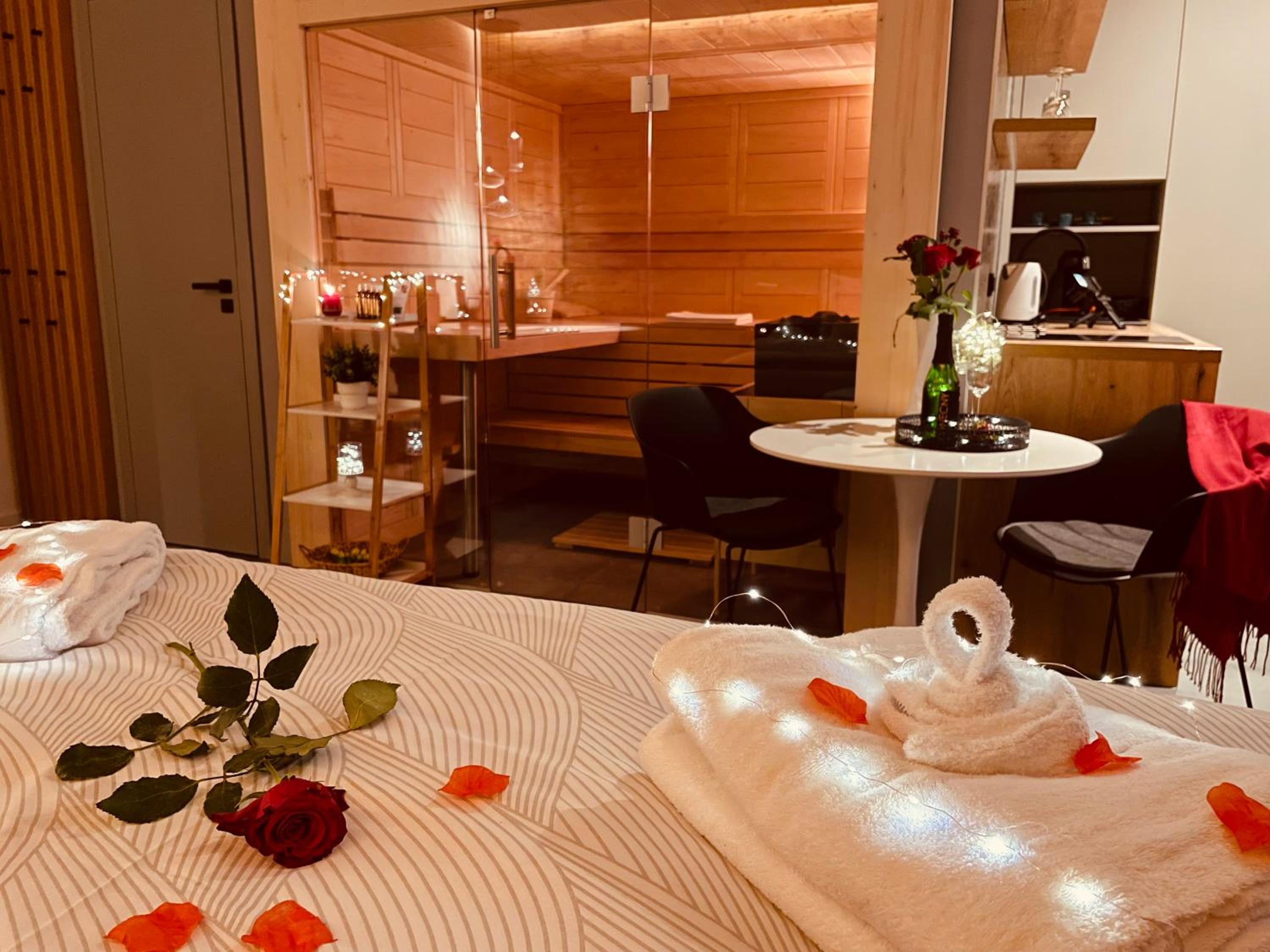 Double Room with Sauna and Spa Bath - Photo 4