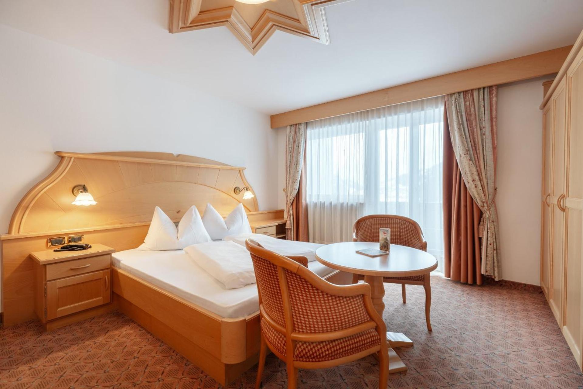 Classic Double Room with Balcony - Photo 6