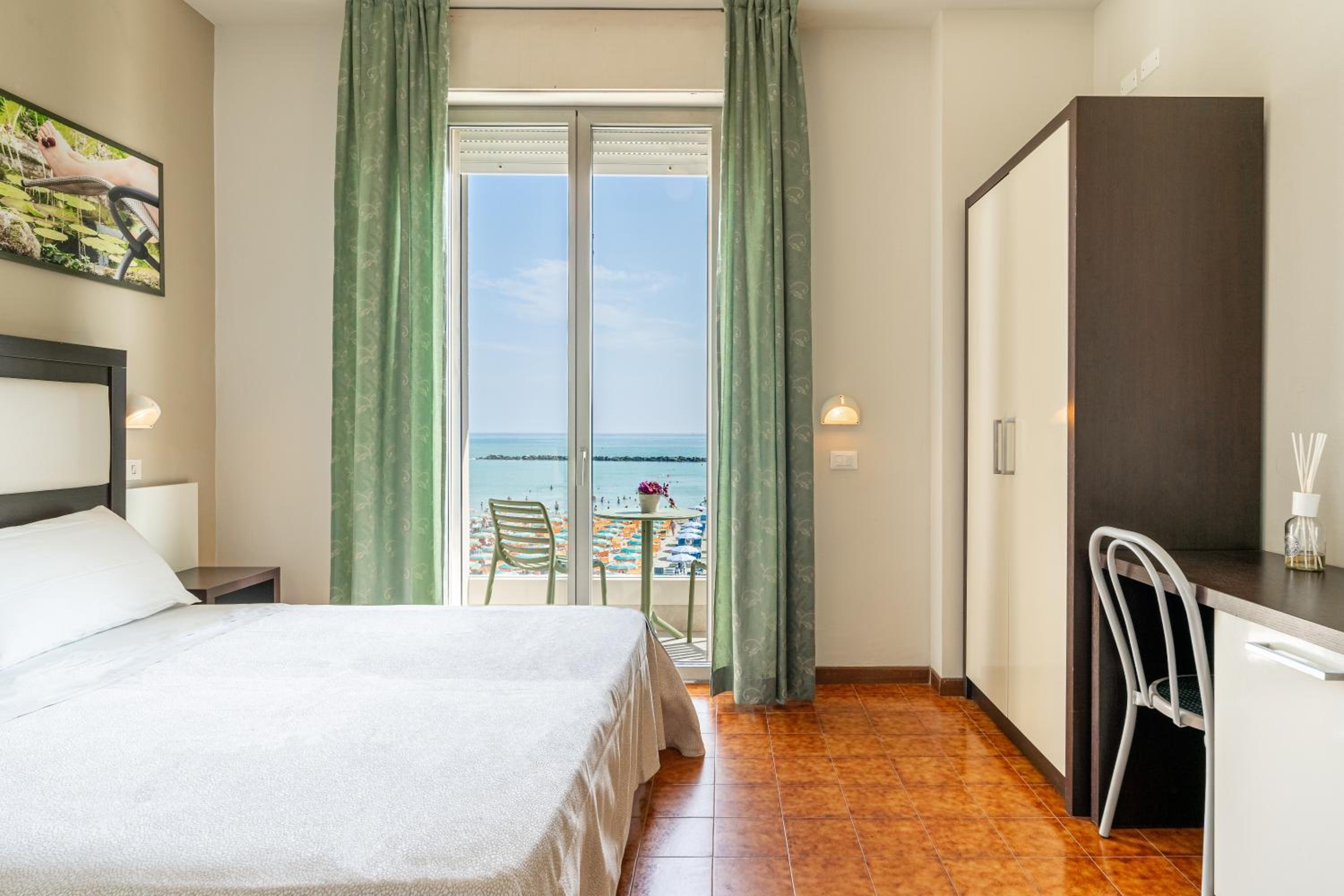 Quadruple Room with Sea View photo 3