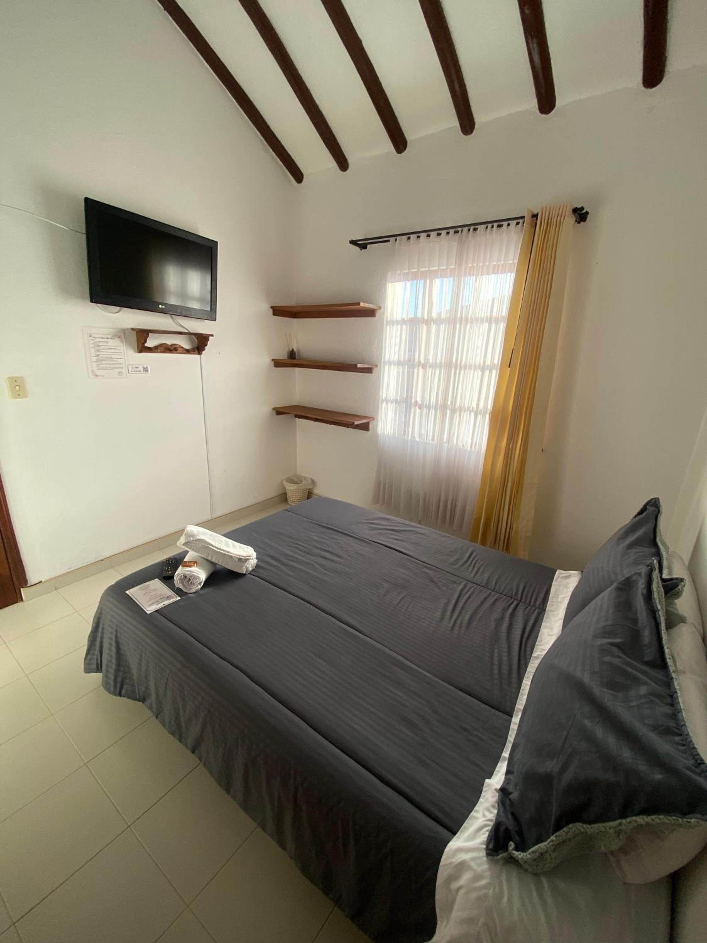 Standard Double Room with Shared Bathroom photo 2