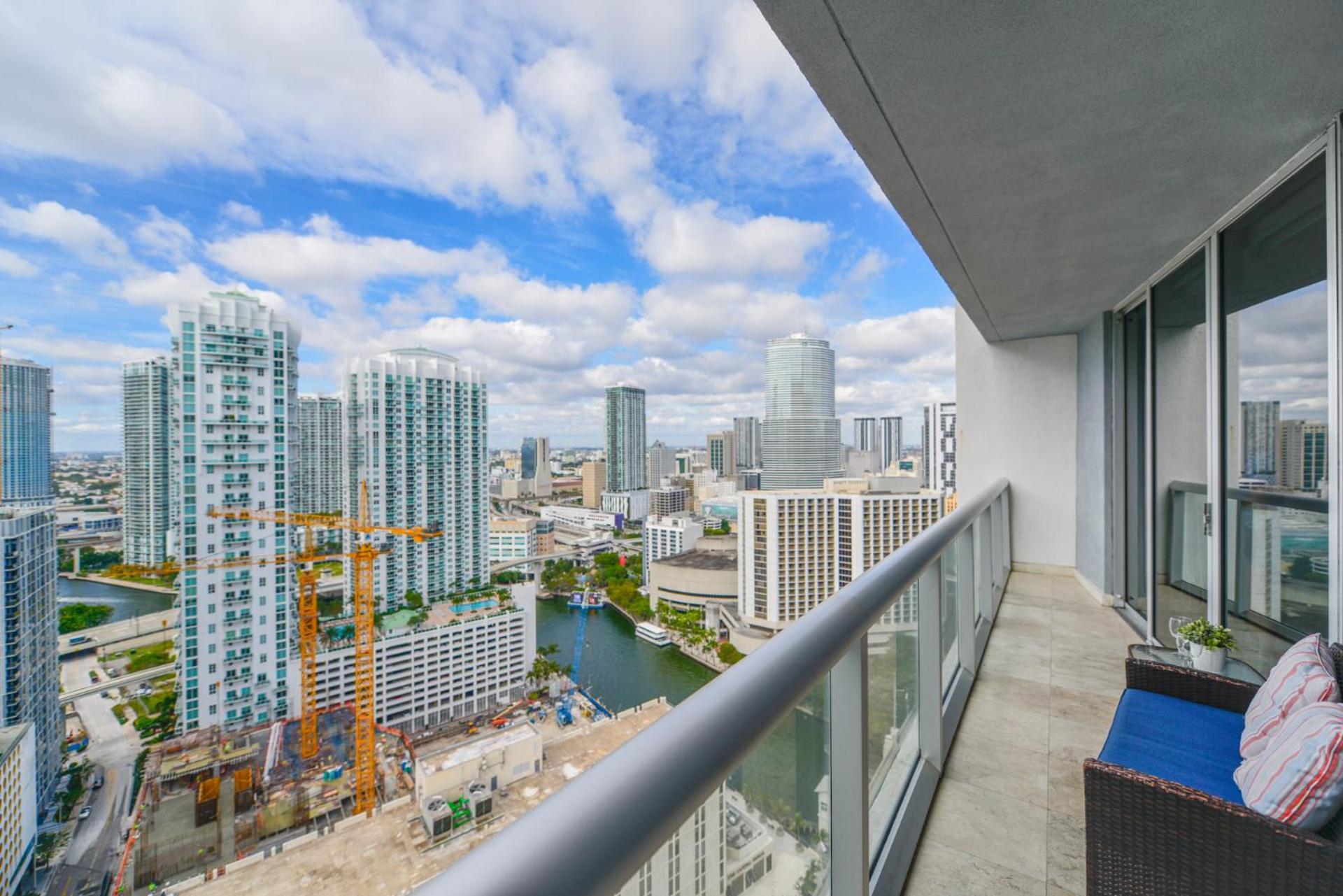 Apartment with Balcony photo 2
