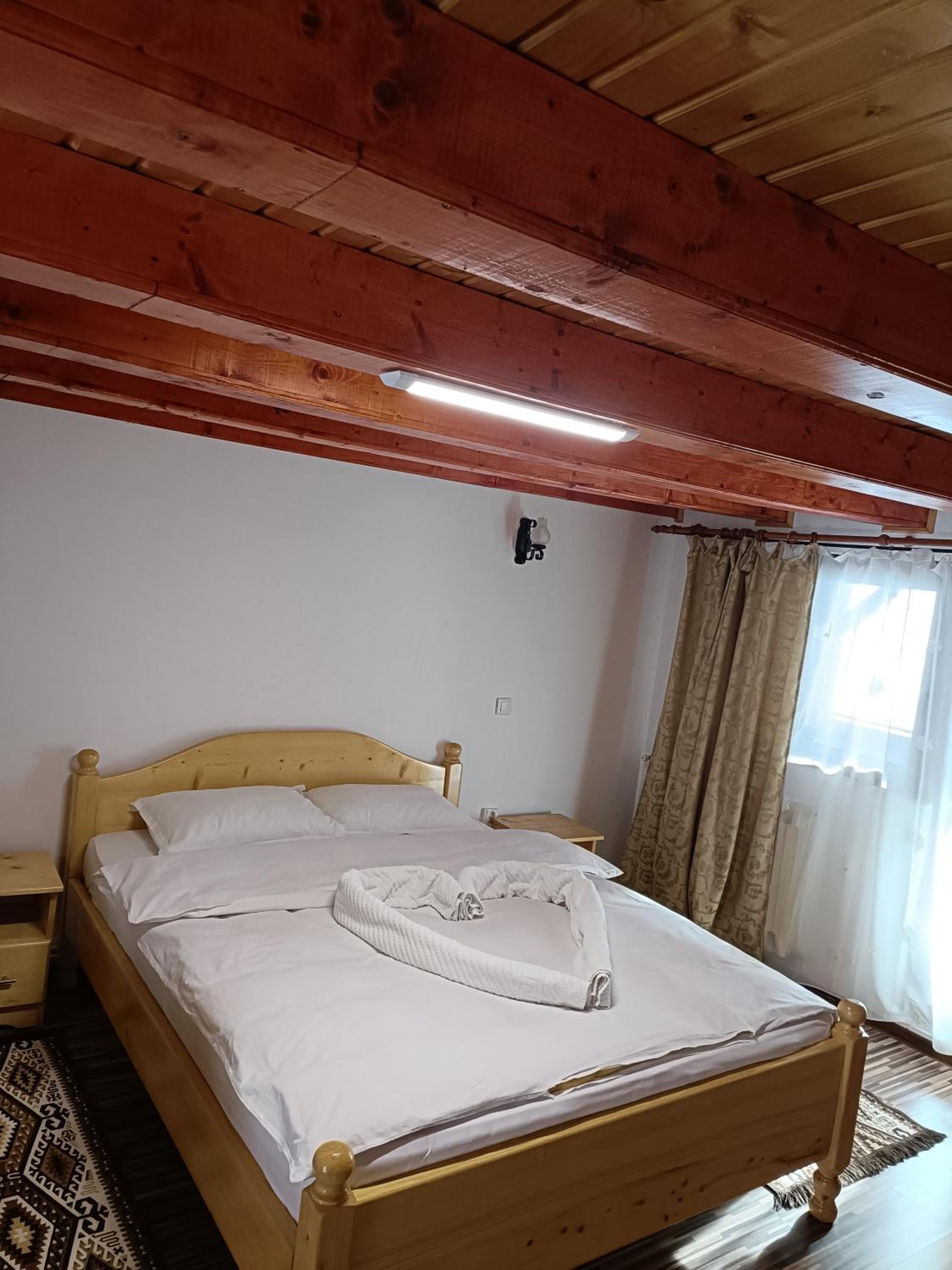 Double Room with Private Bathroom - Photo 18