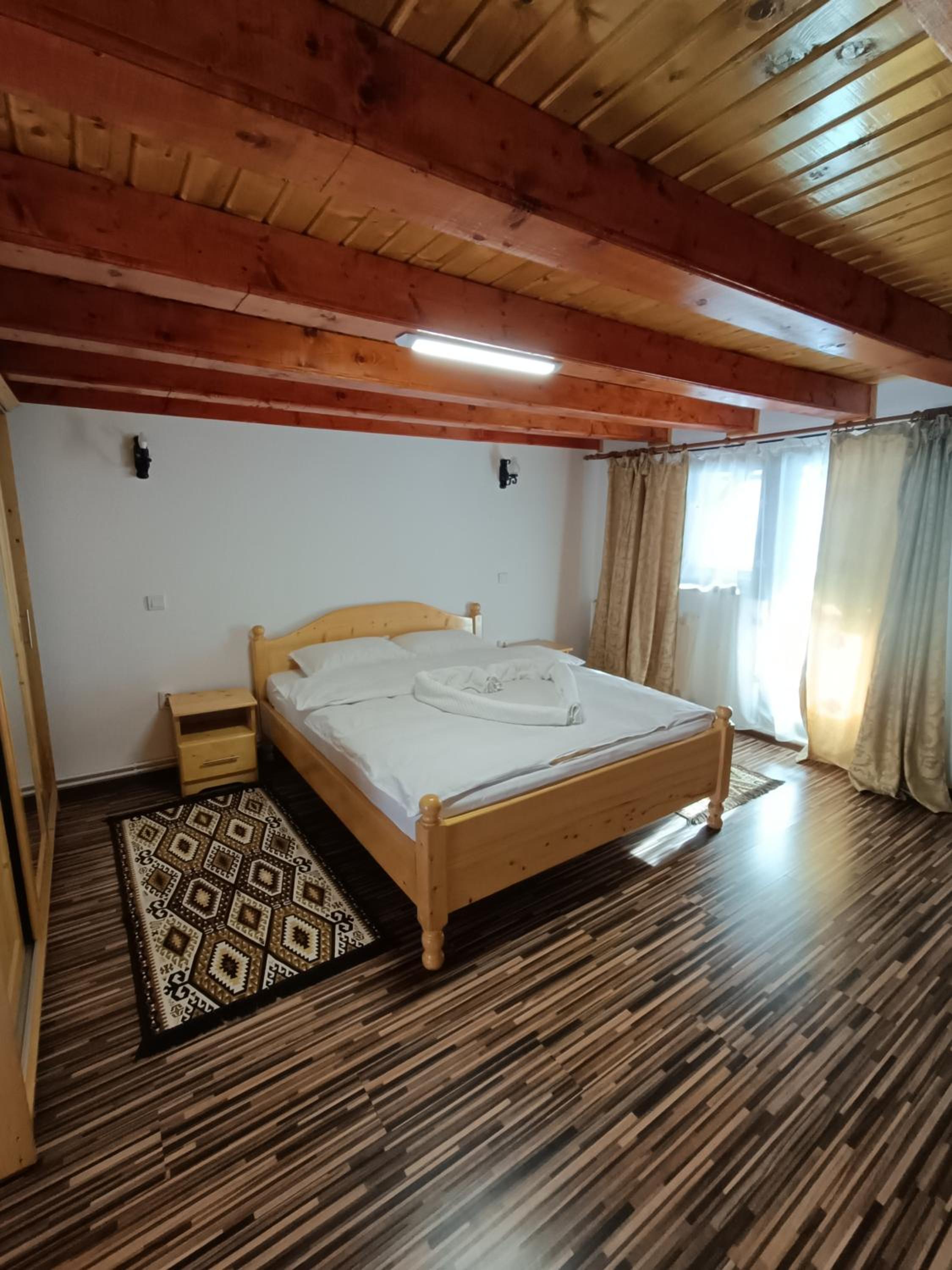Double Room with Private Bathroom - Photo 19