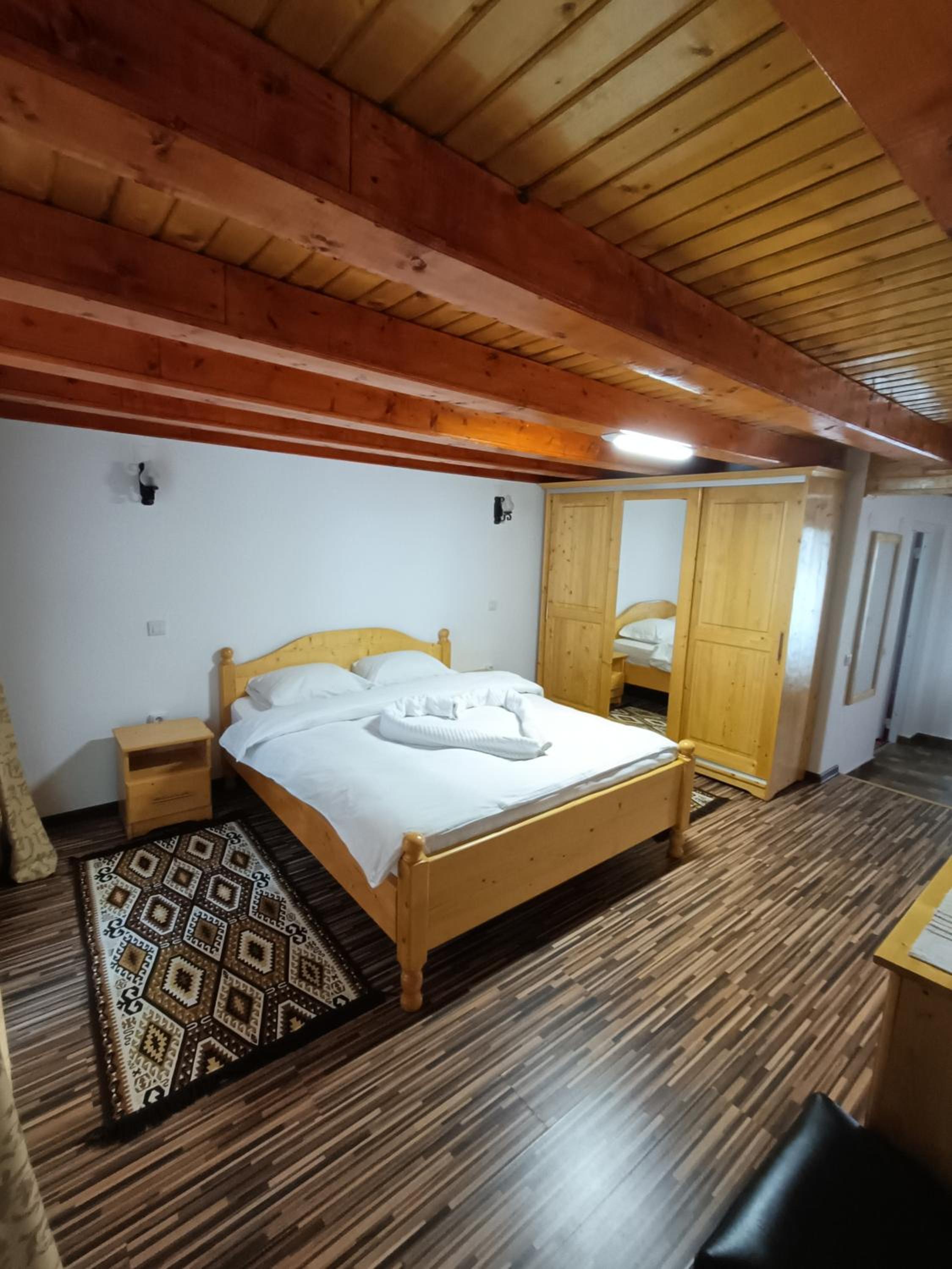 Double Room with Private Bathroom - Photo 2
