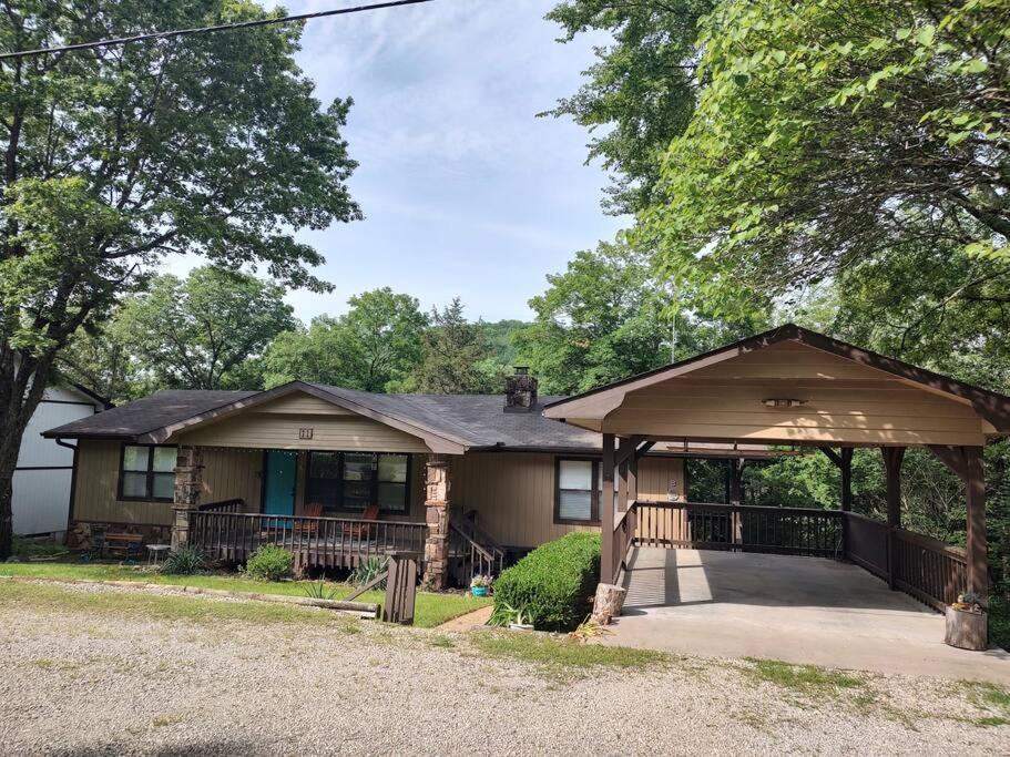 Three-Bedroom House photo 2