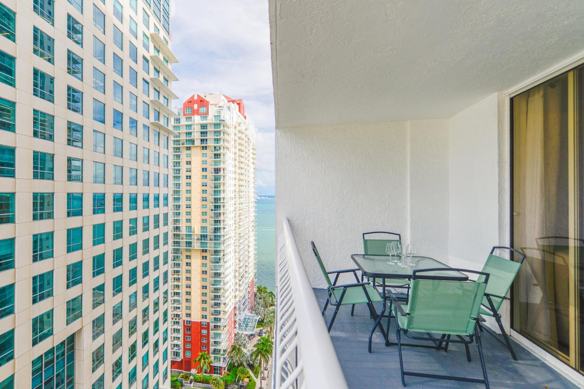 Apartment with Balcony photo 3