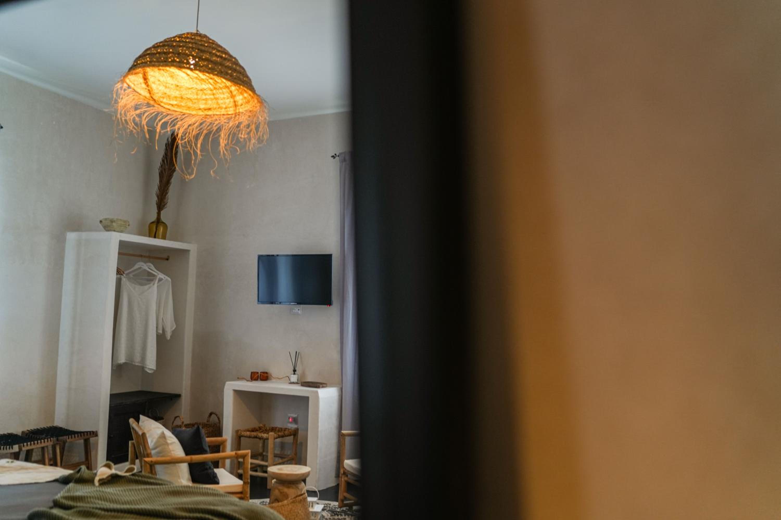 Deluxe Double Room with Side Sea View photo 2