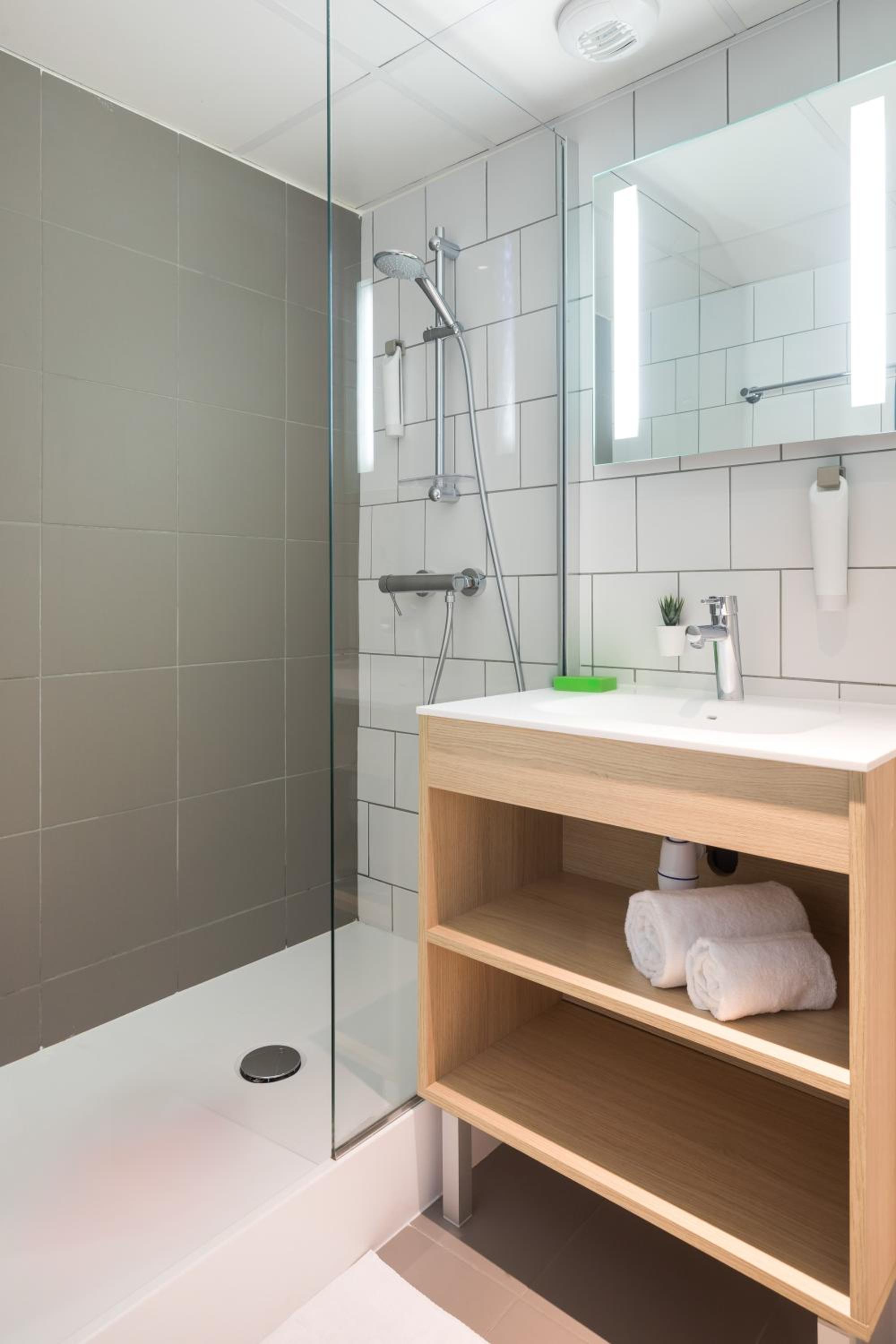 Standard Double Room - Photo 4