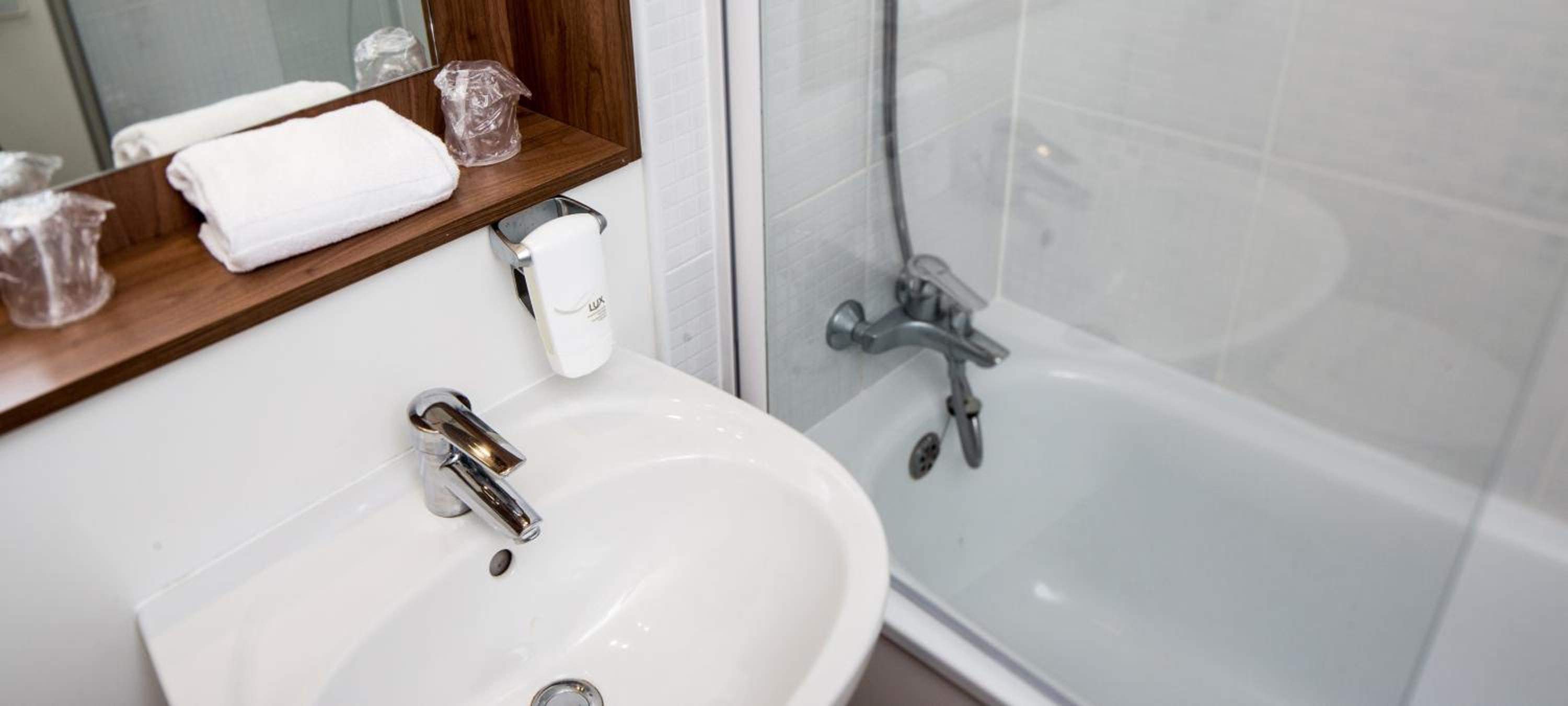 Double Room - Photo 13
