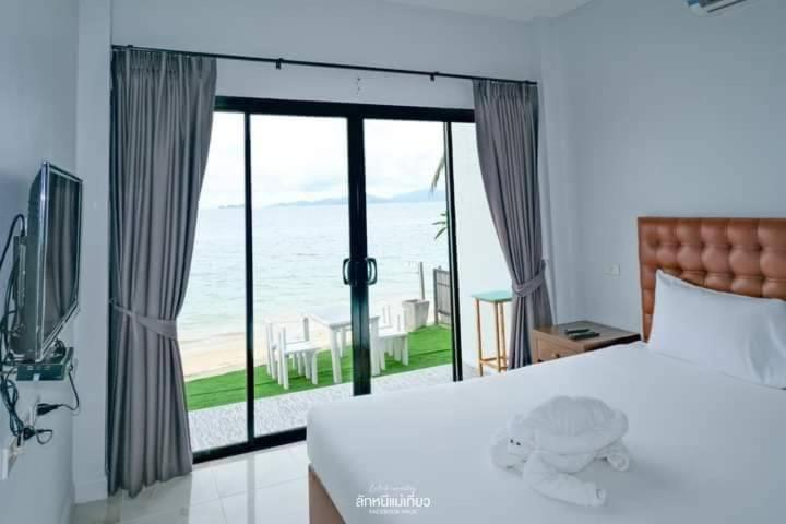 Two-Bedroom Beachfront Villa - Photo 13