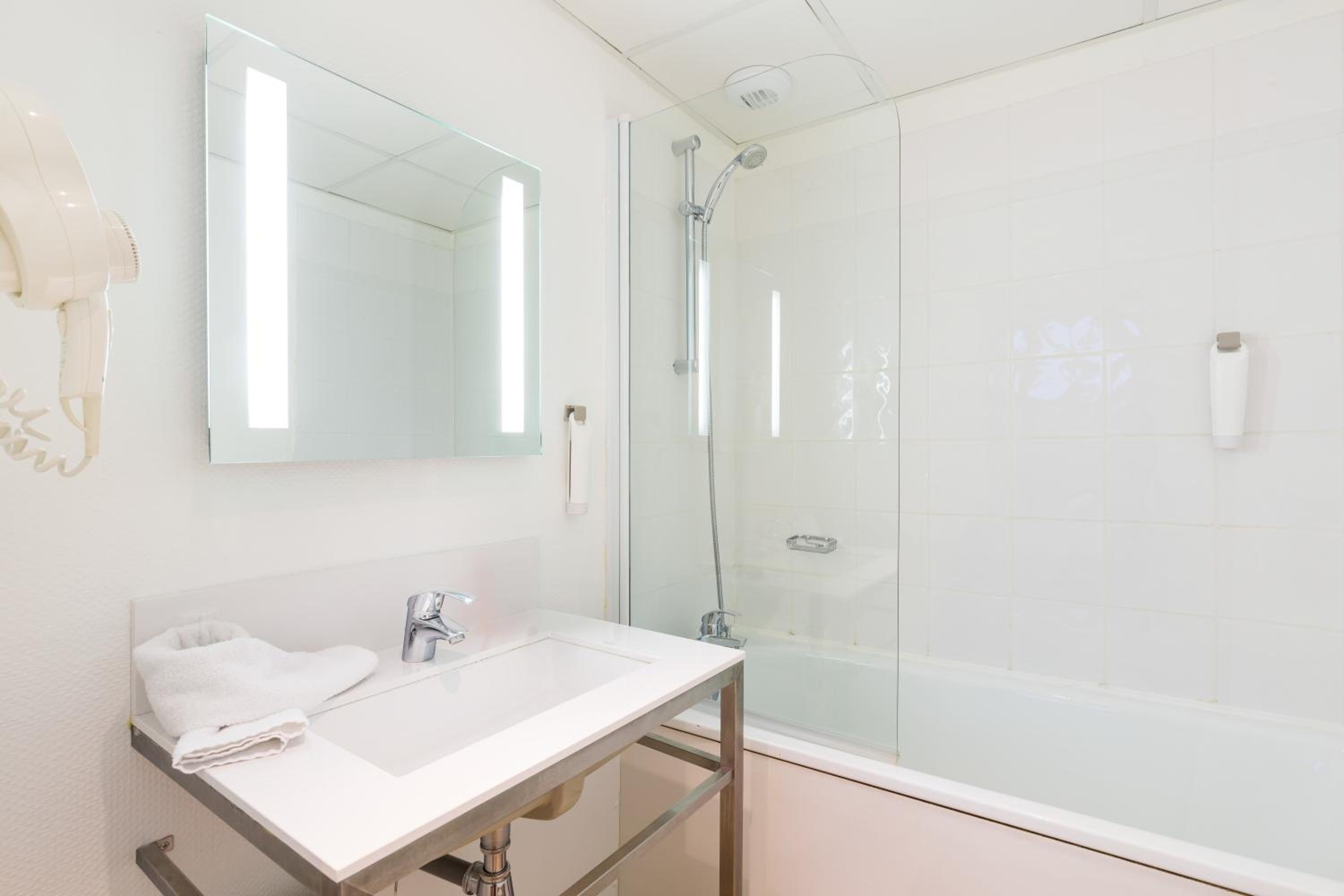 Standard Double Room - Photo 2