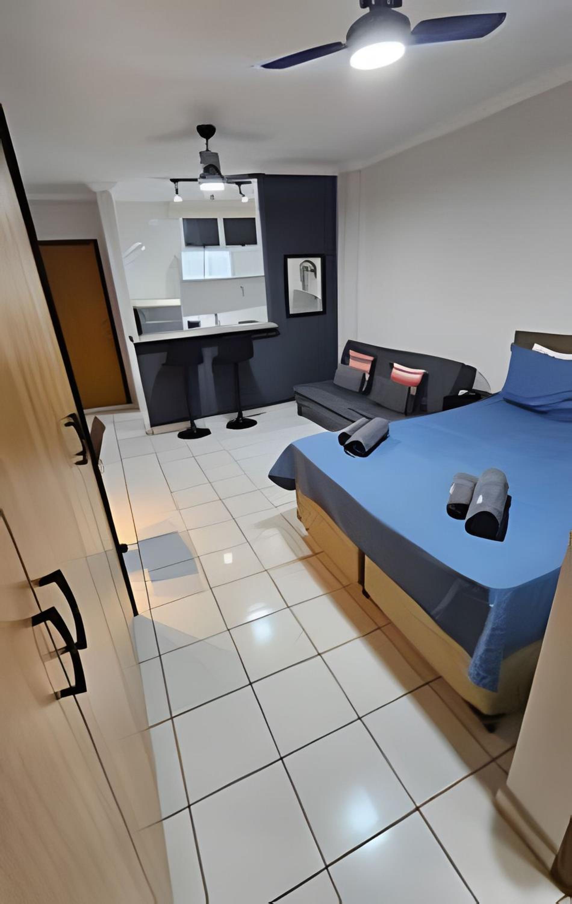 One-Bedroom Apartment photo 1