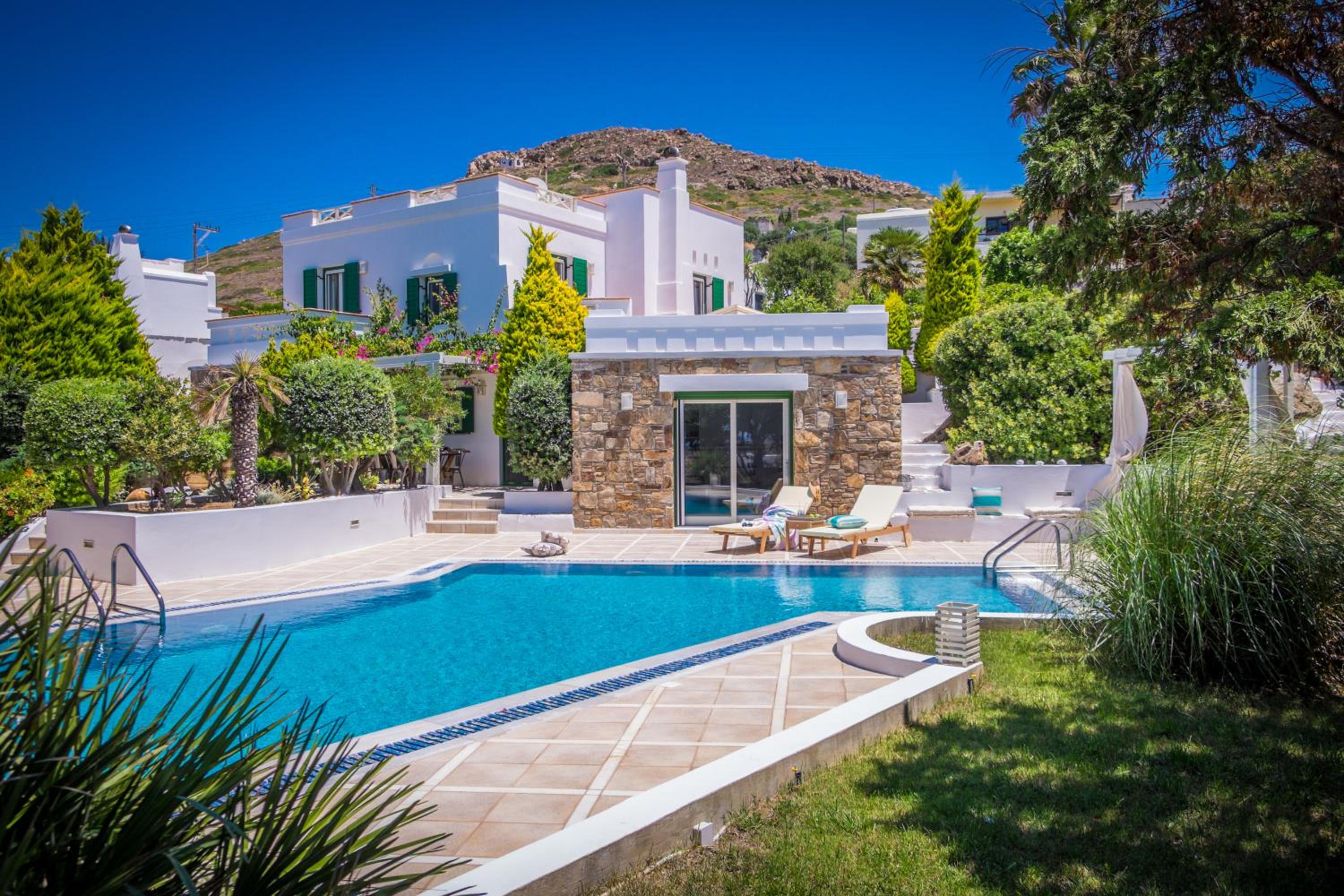 Five-Bedroom Villa with Private Pool photo 2
