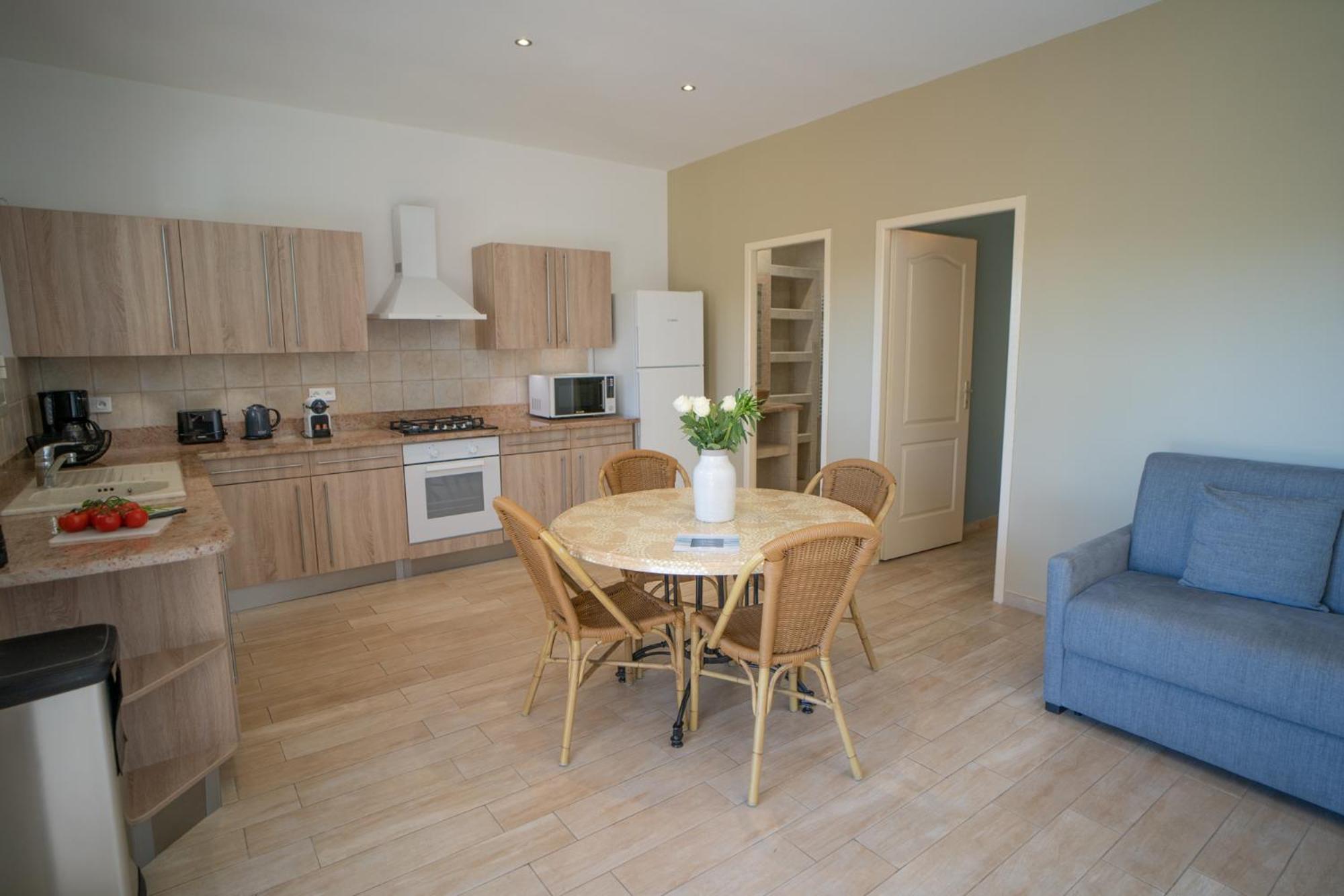 Apartment - Ground Floor - Photo 2