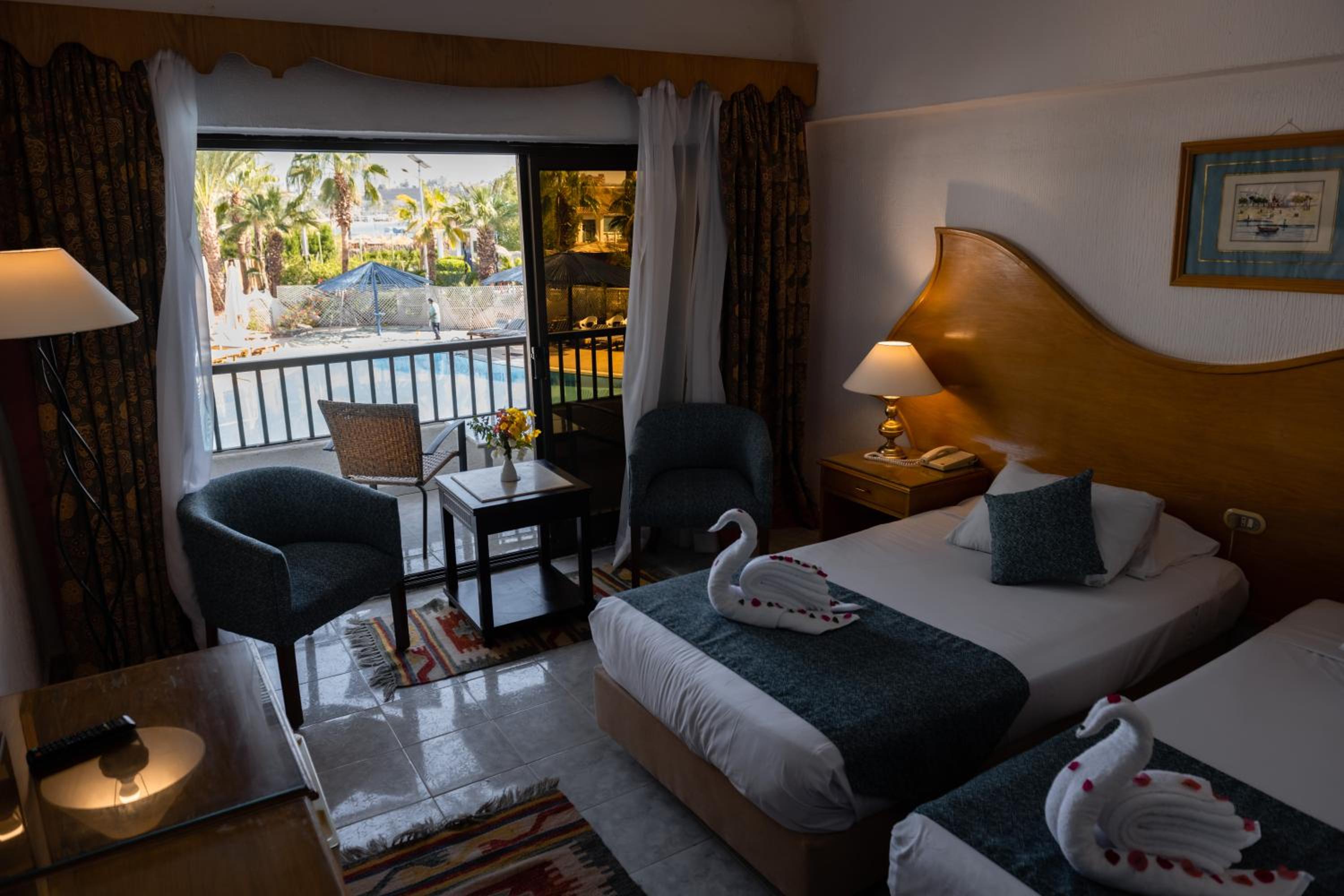 Double Room with Pool View photo 2