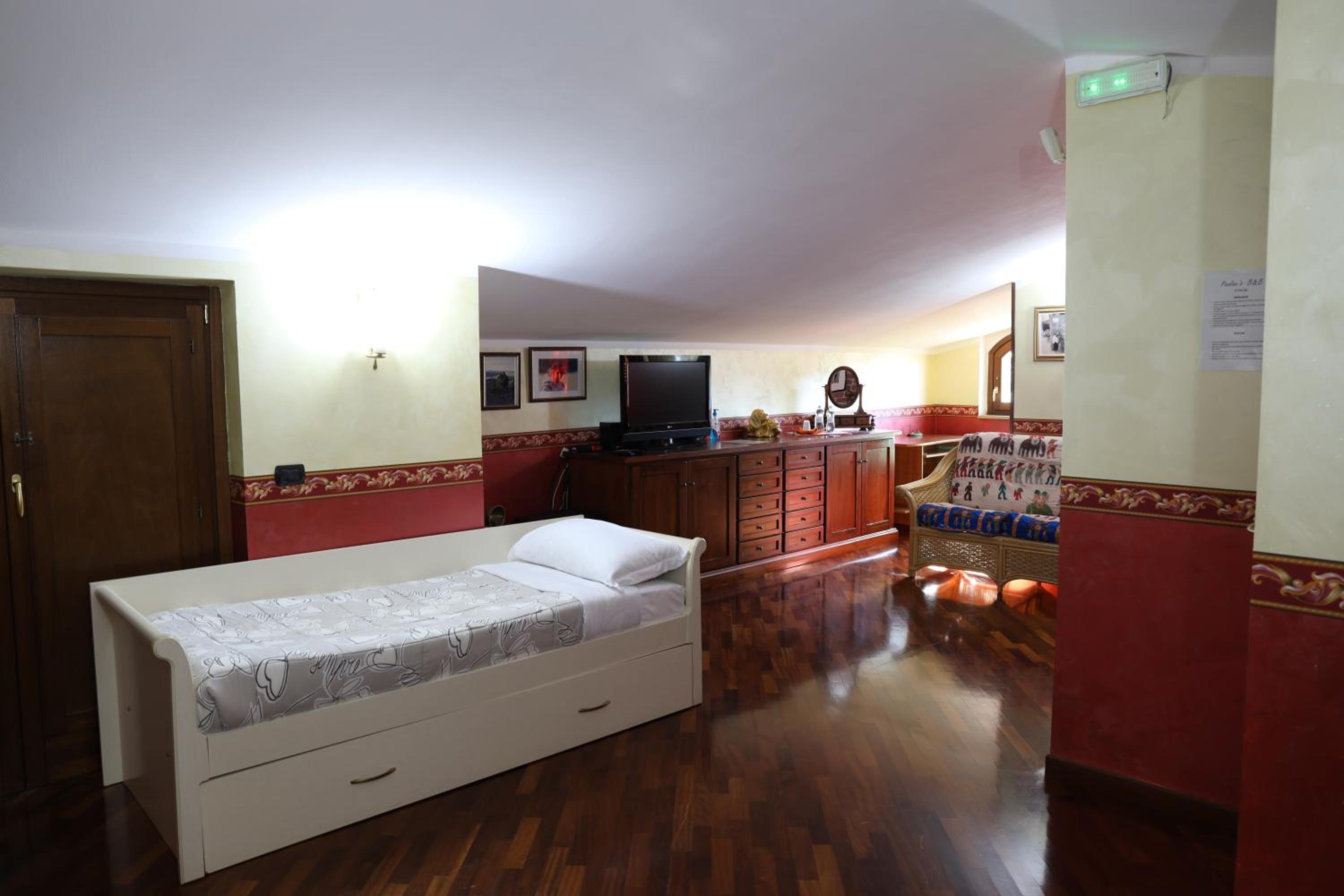 Suite with Garden View - Photo 12