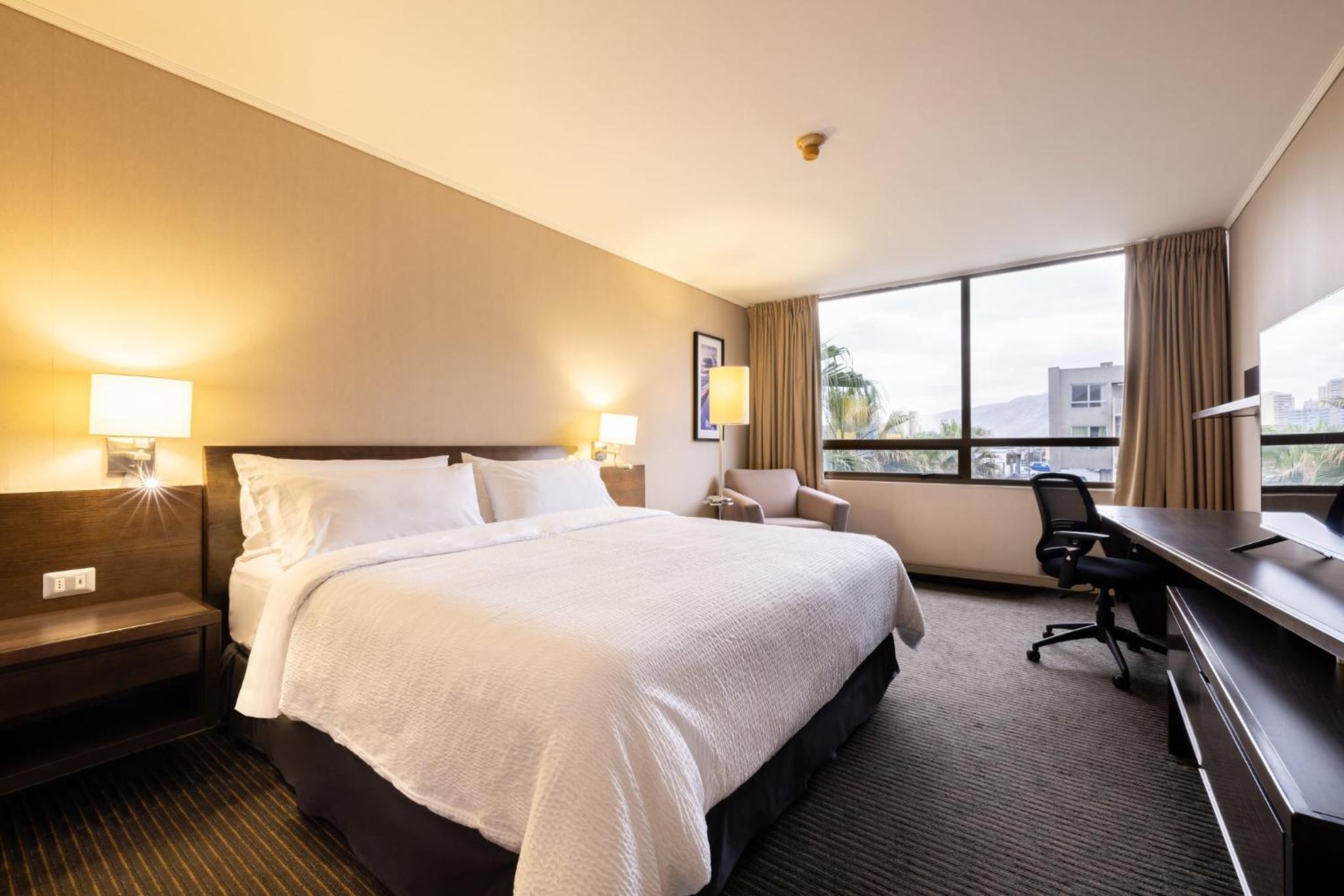 Standard King Room - Photo 4