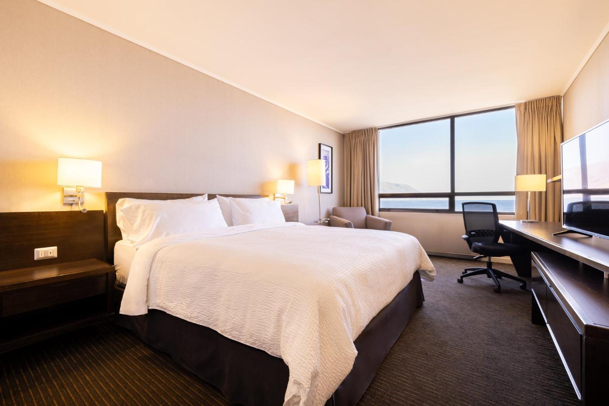 Standard King Room with Ocean View - Photo 1