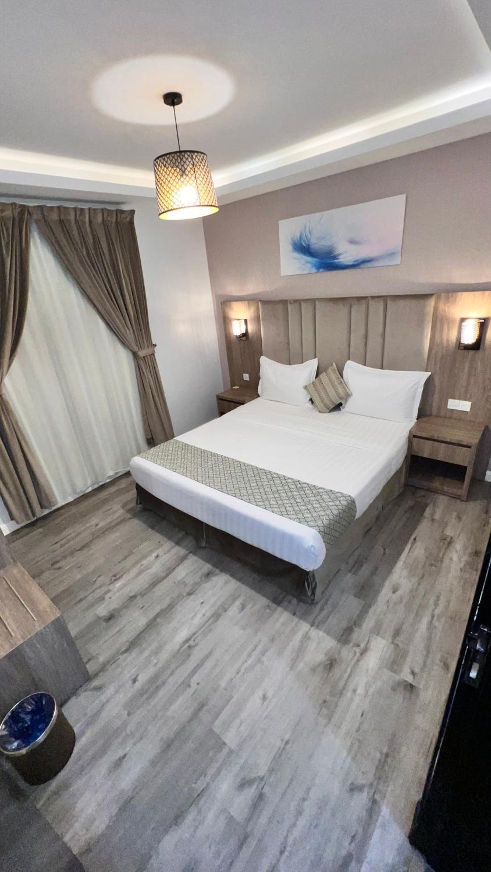 One Bedroom Deluxe Apartment photo 2