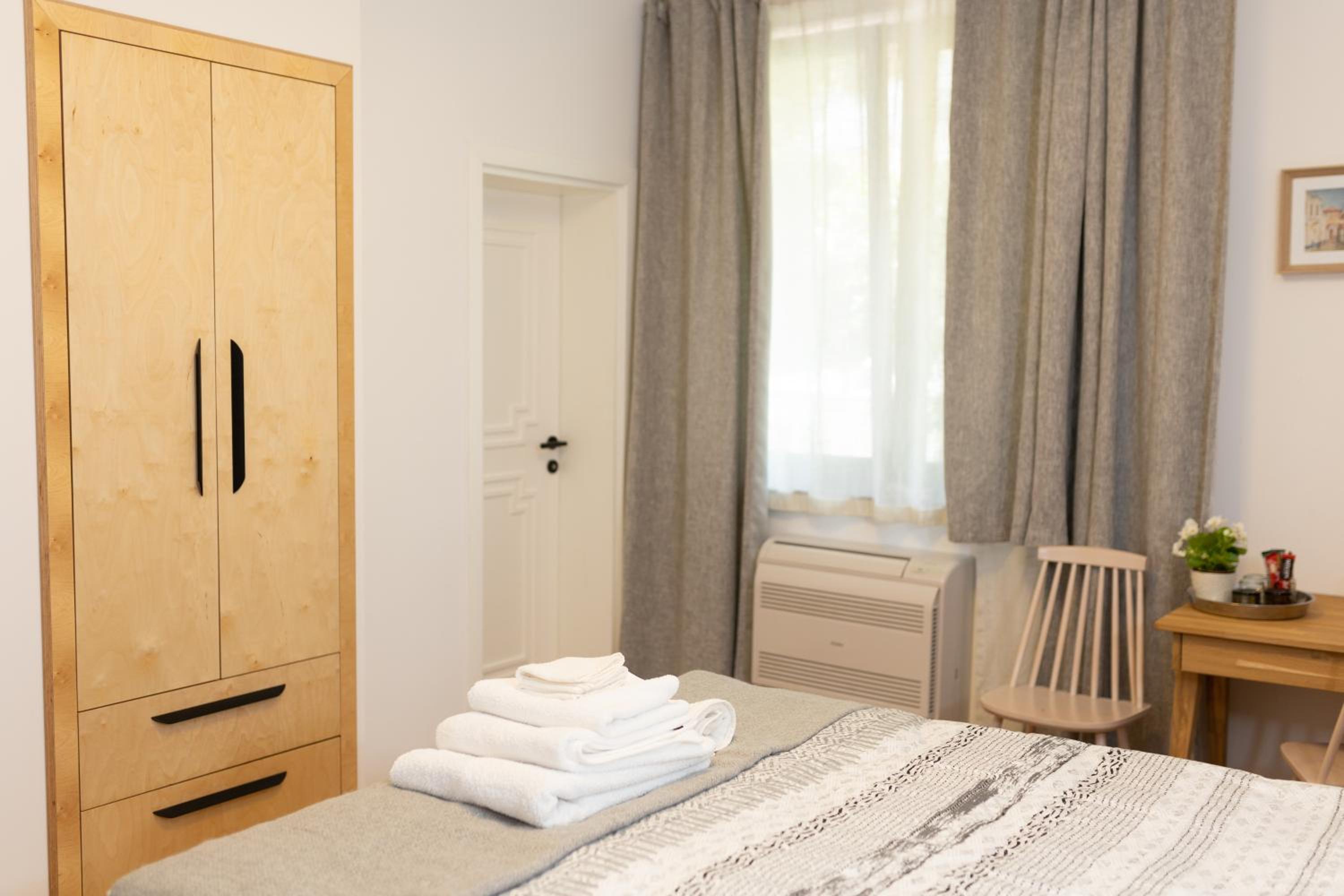 Double Room with Private Bathroom photo 3