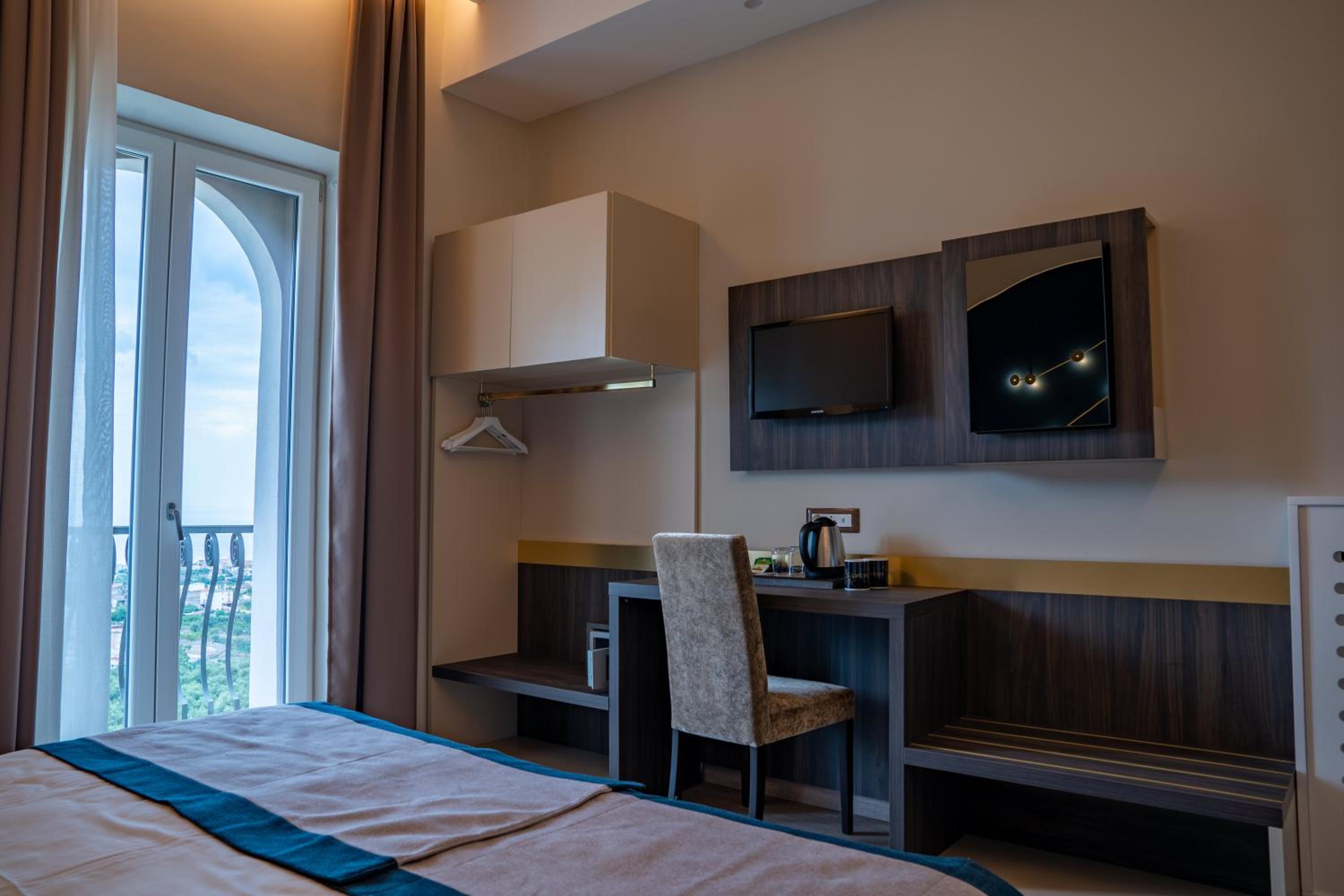 Superior Double or Twin Room with Sea View photo 1