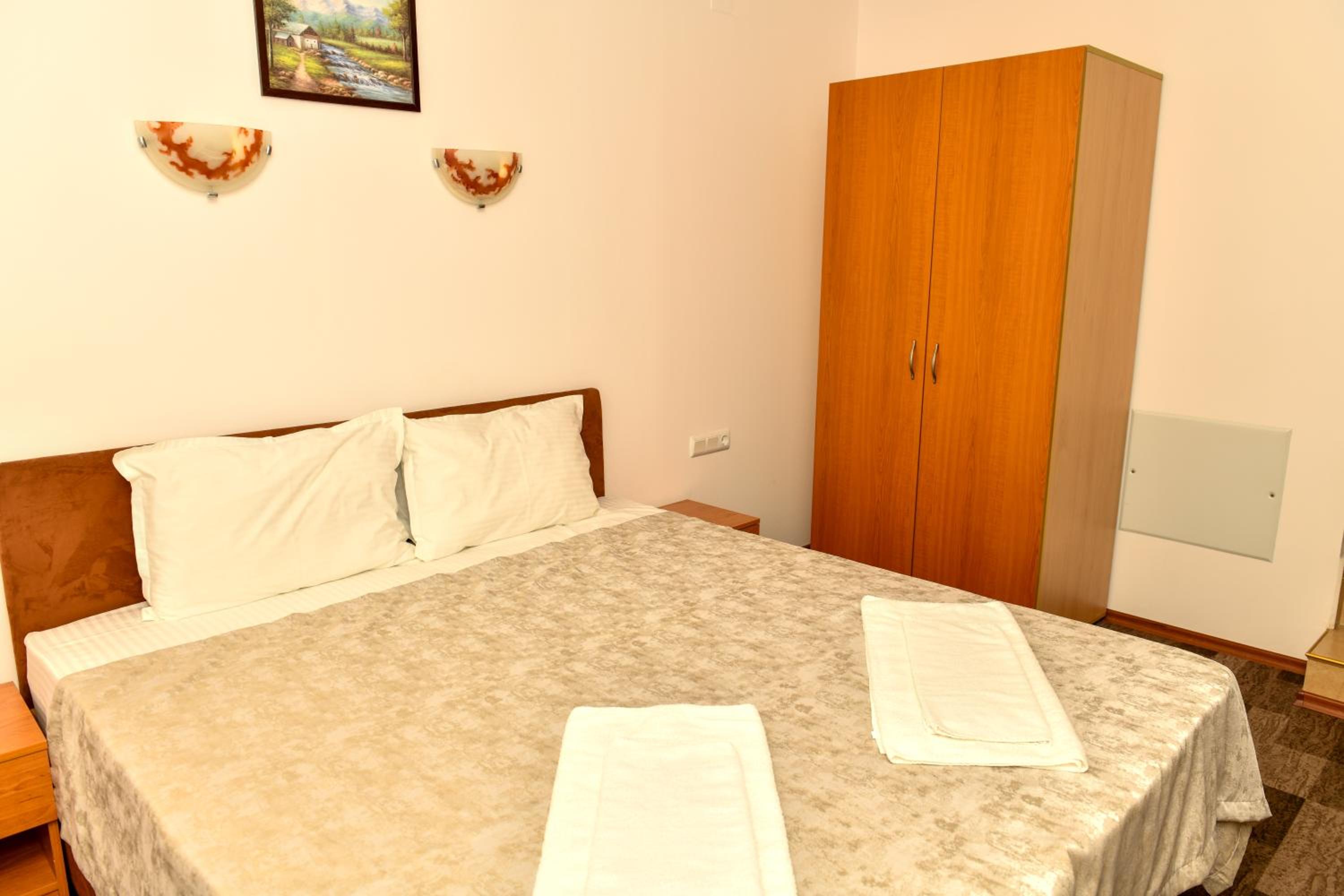 One-Bedroom Suite - Photo 9