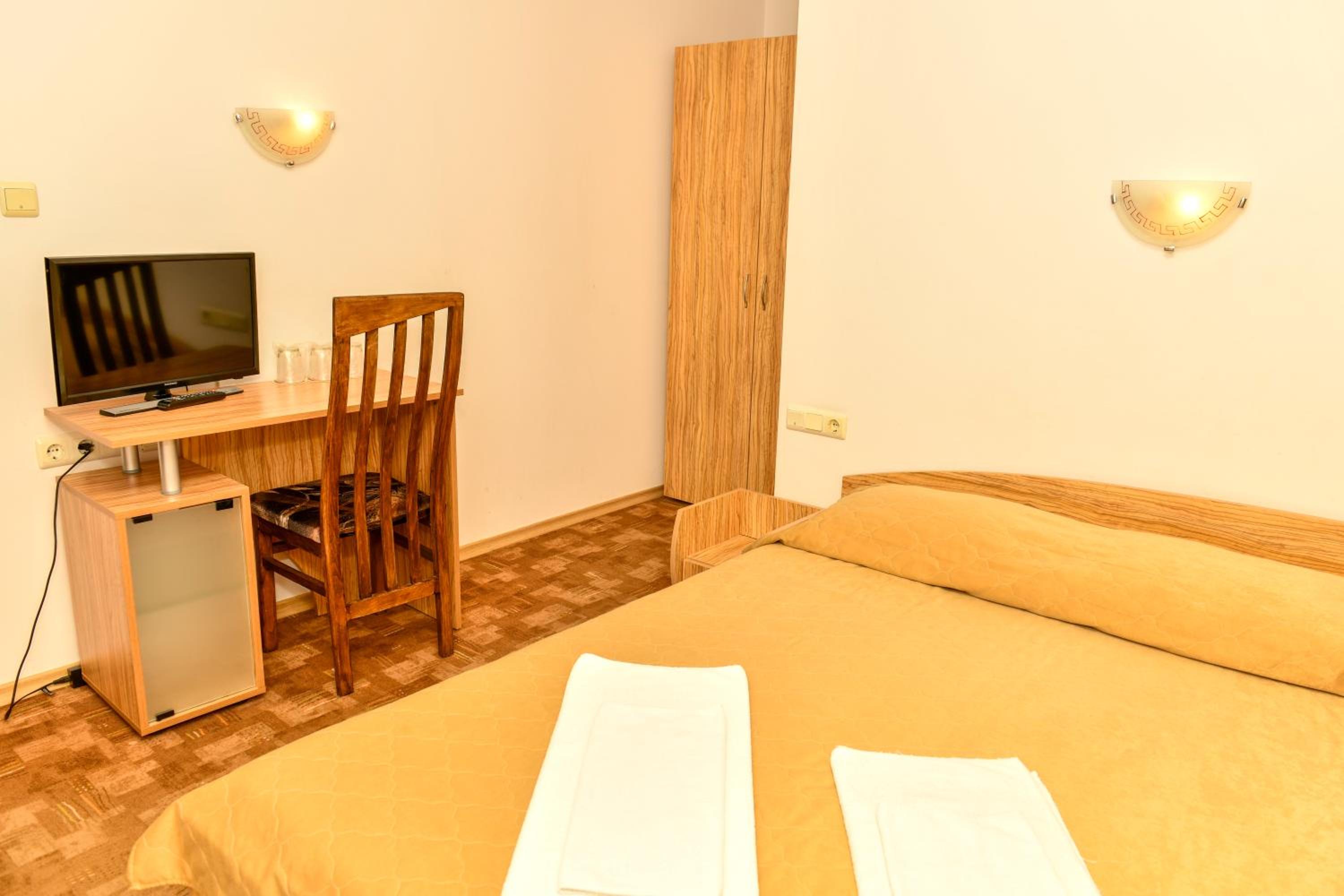 Two-Bedroom Apartment with Balcony - Photo 3