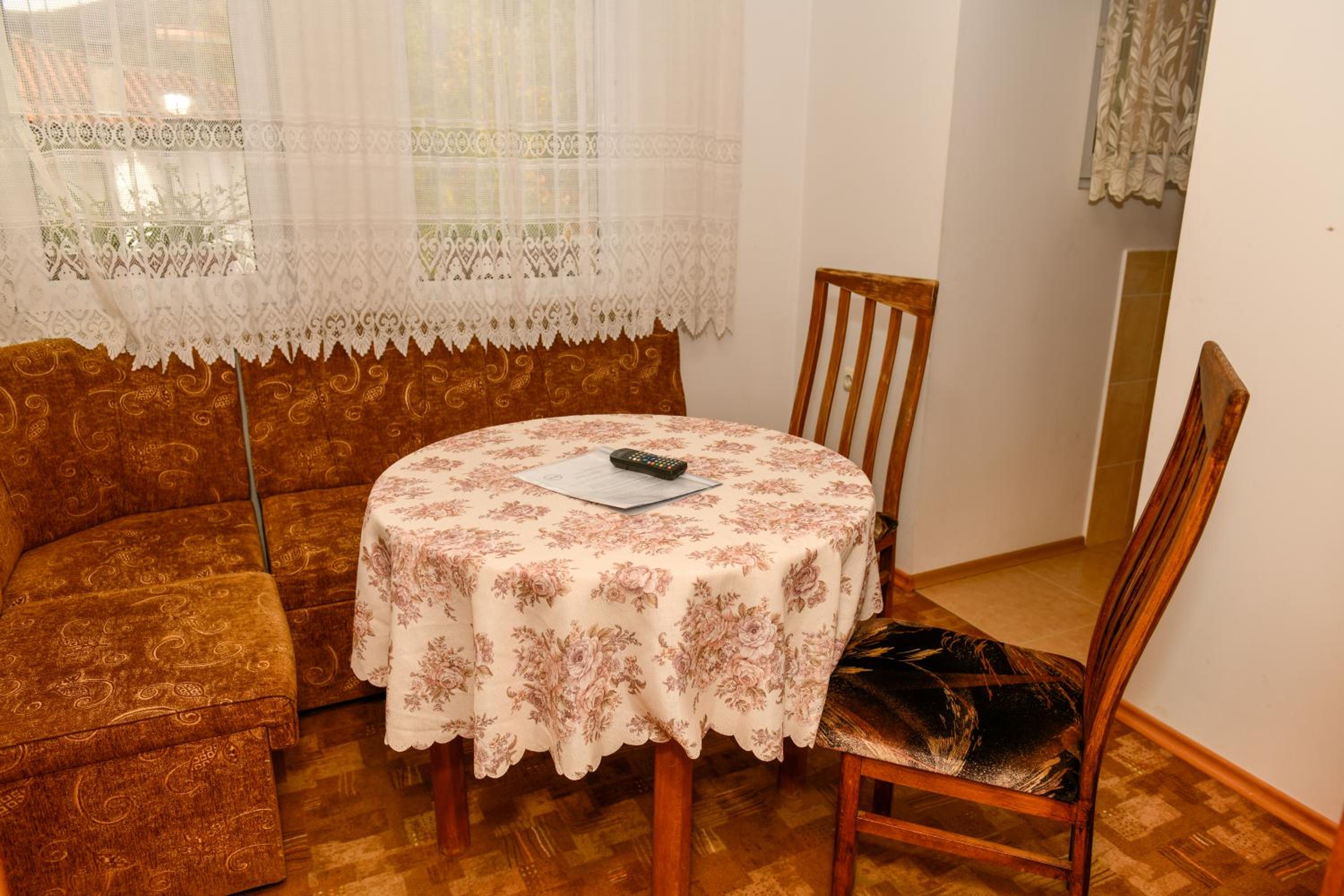 Two-Bedroom Apartment with Balcony - Photo 4