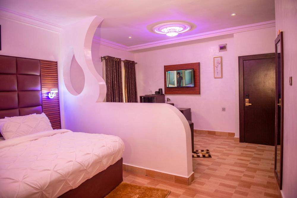 Deluxe King Room photo 2