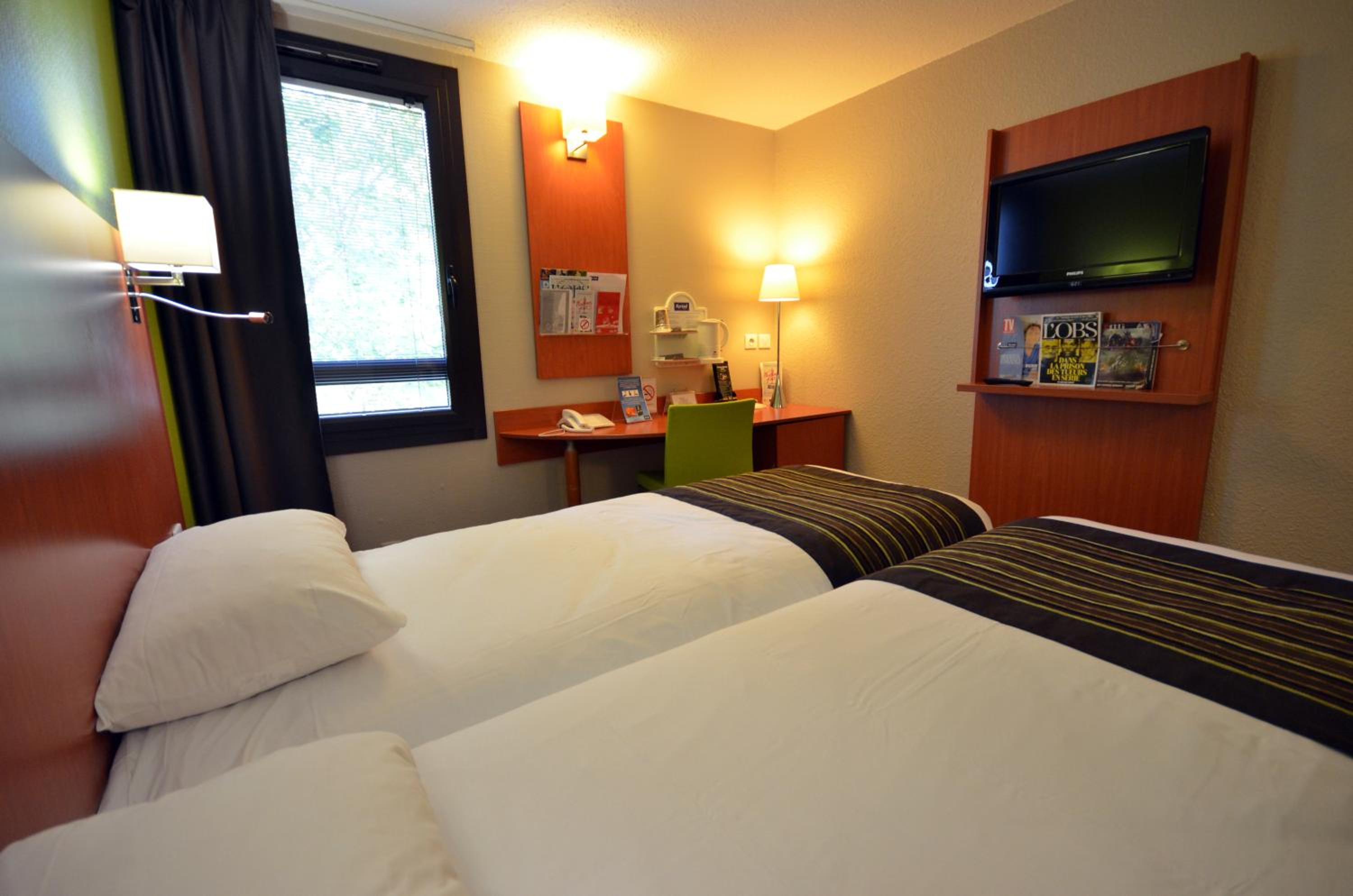 Standard Twin Room - Photo 3