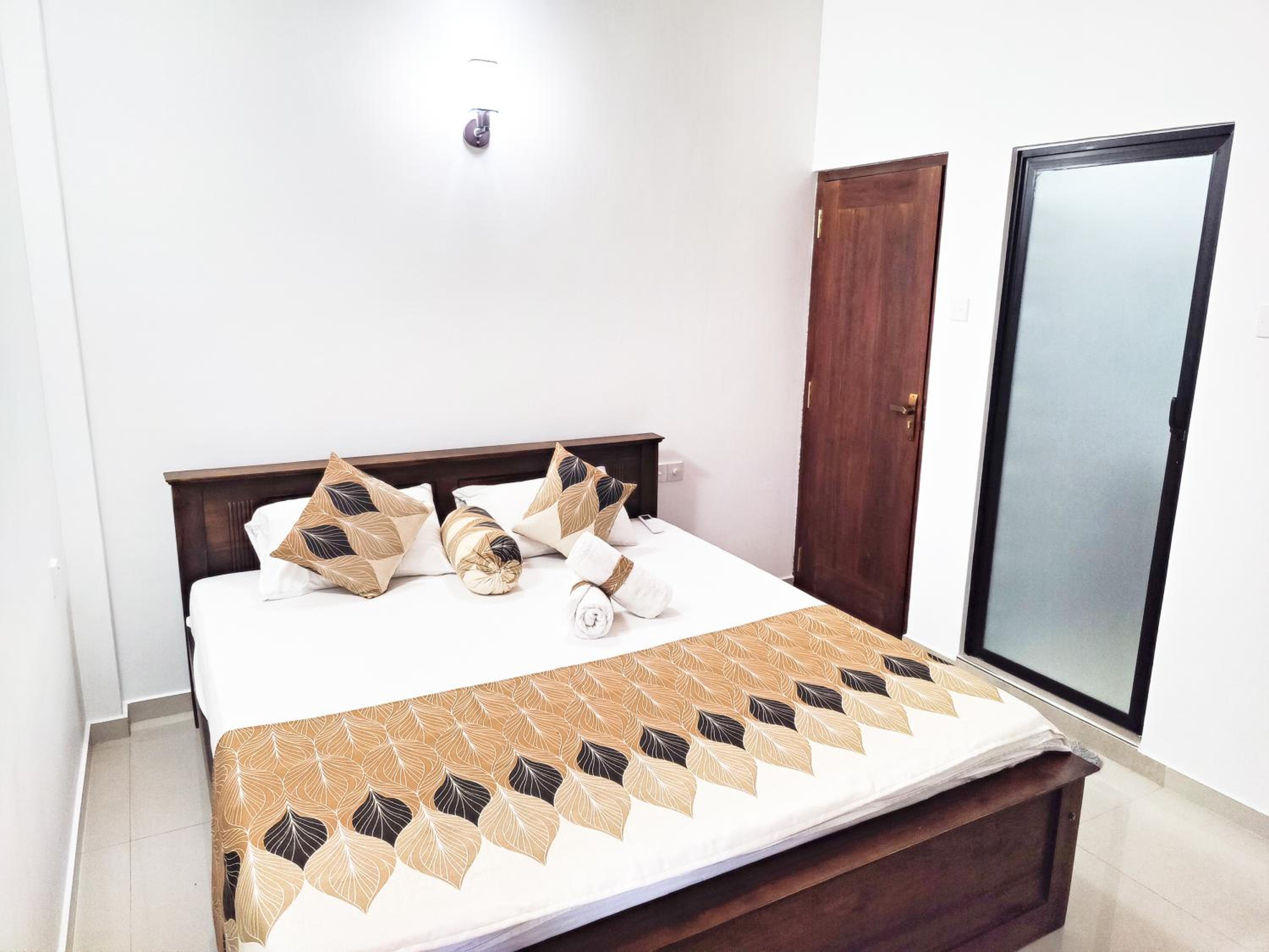 Deluxe Double Room (2 Adults + 1 Child)