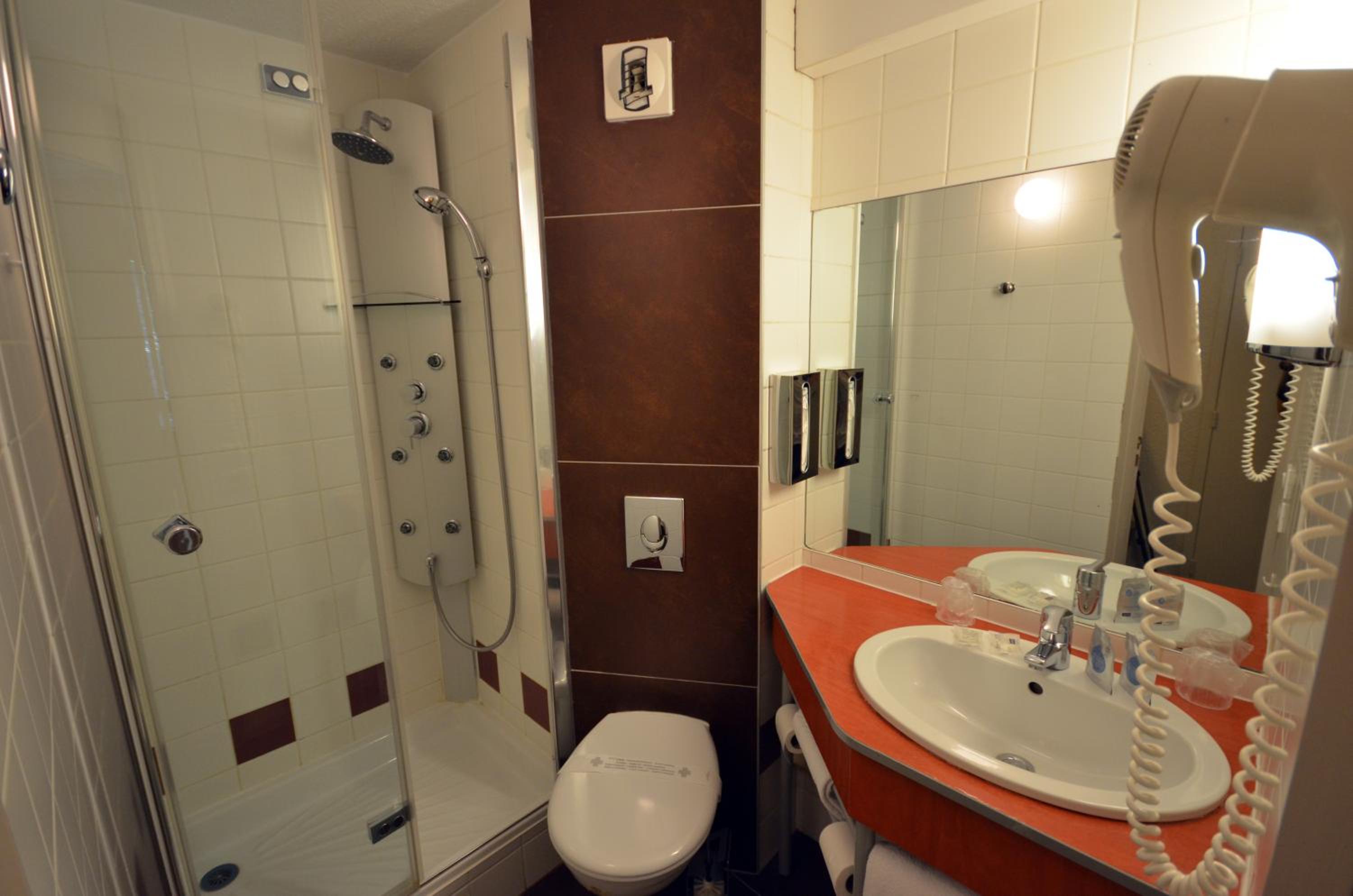 Standard Double Room - Photo 18