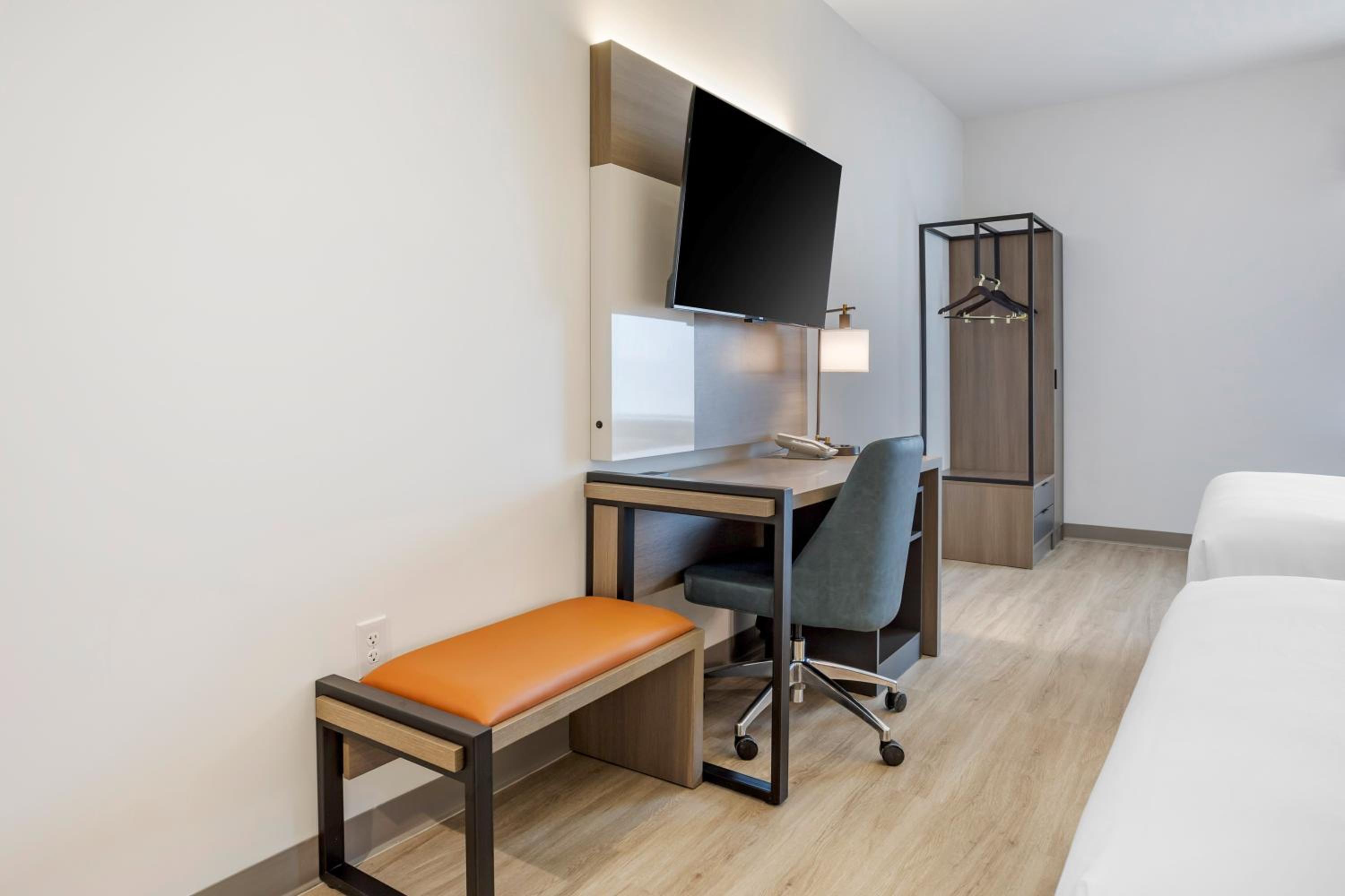 Quadruple Room with Two Queen Beds - Non Smoking photo 2