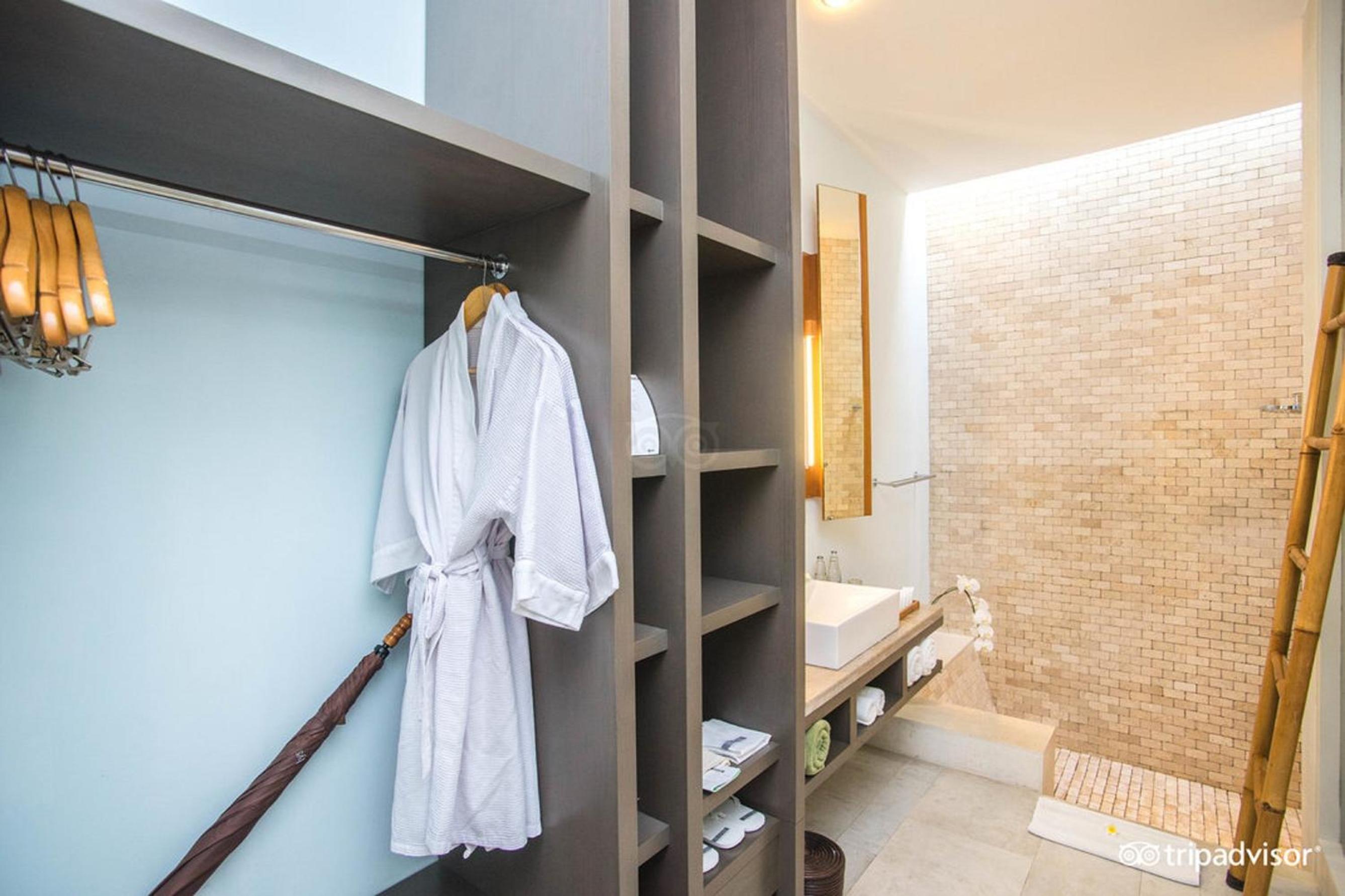 One-Bedroom Villa with Private Pool - Photo 26