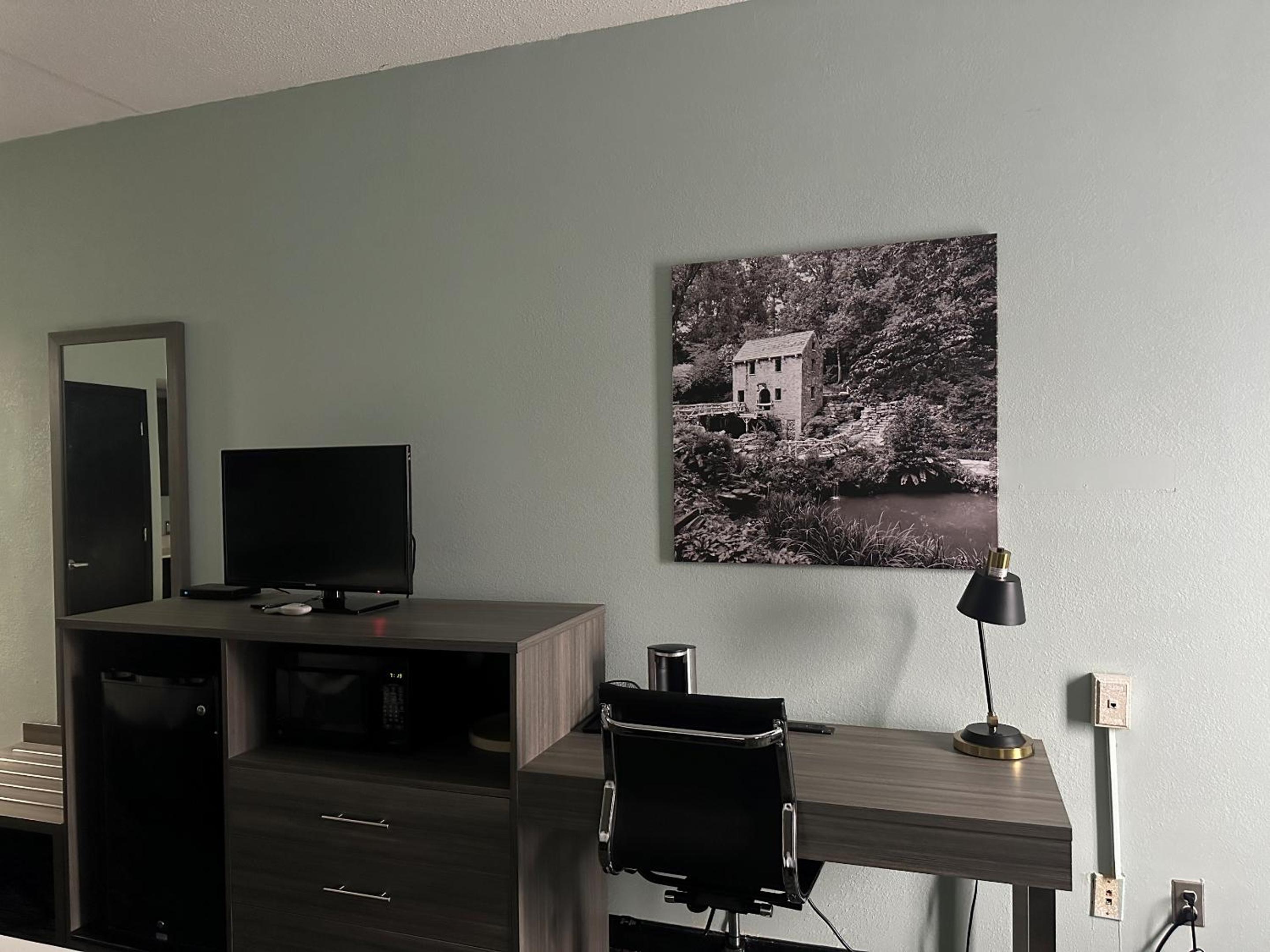King Room - Non-Smoking - Photo 1