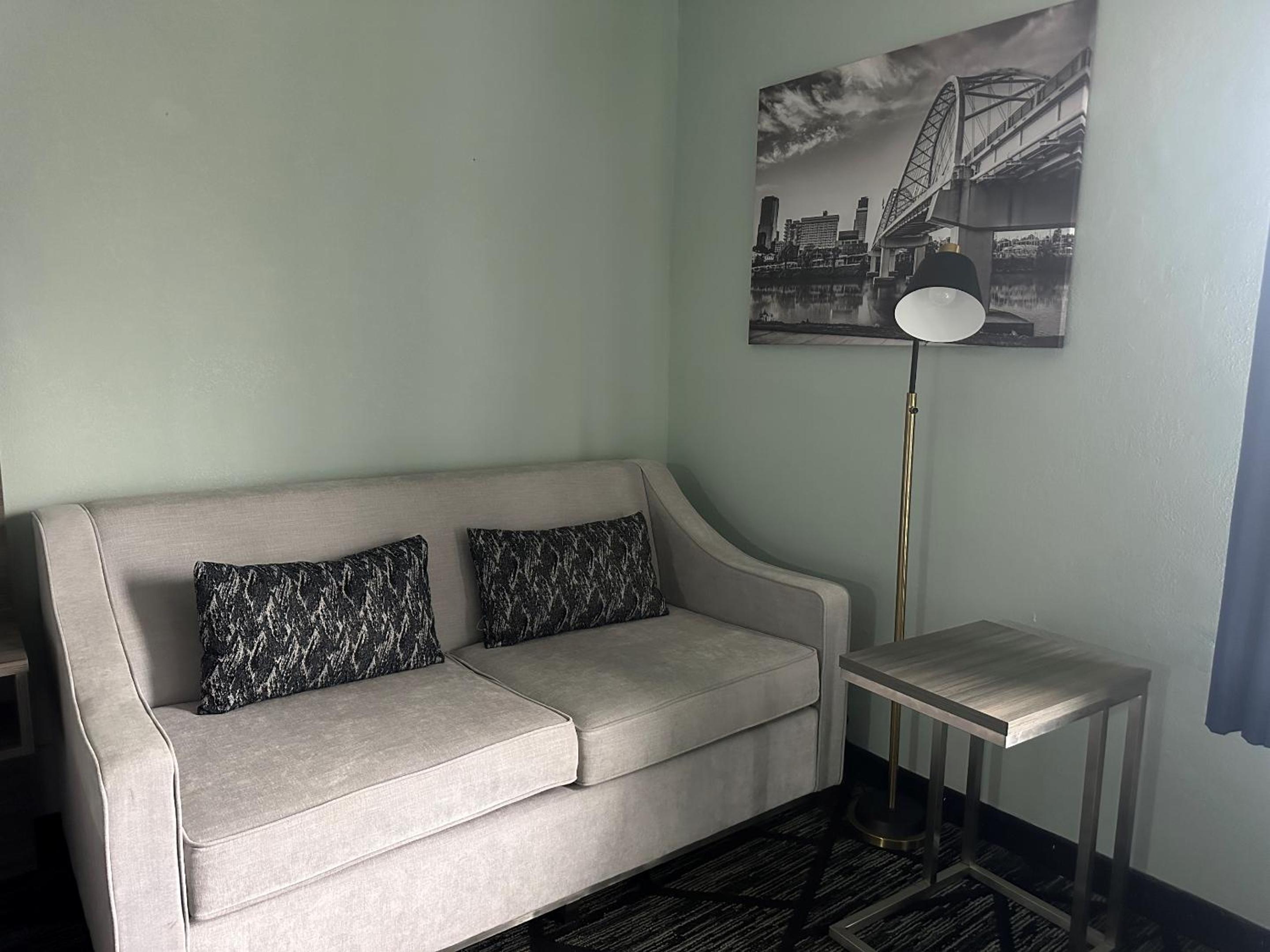 King Room - Non-Smoking - Photo 2