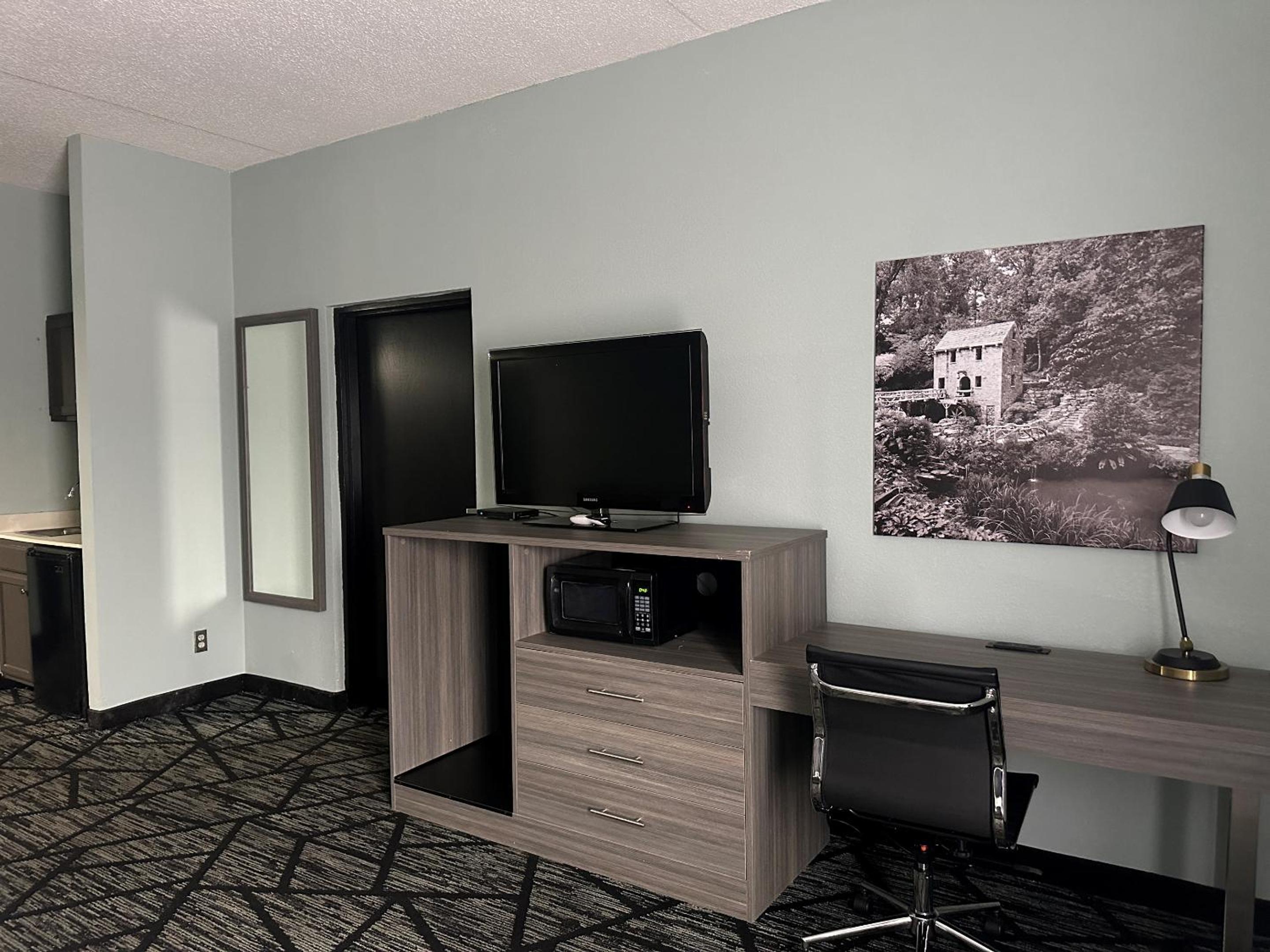 One-Bedroom King Suite - Non-Smoking - Photo 2