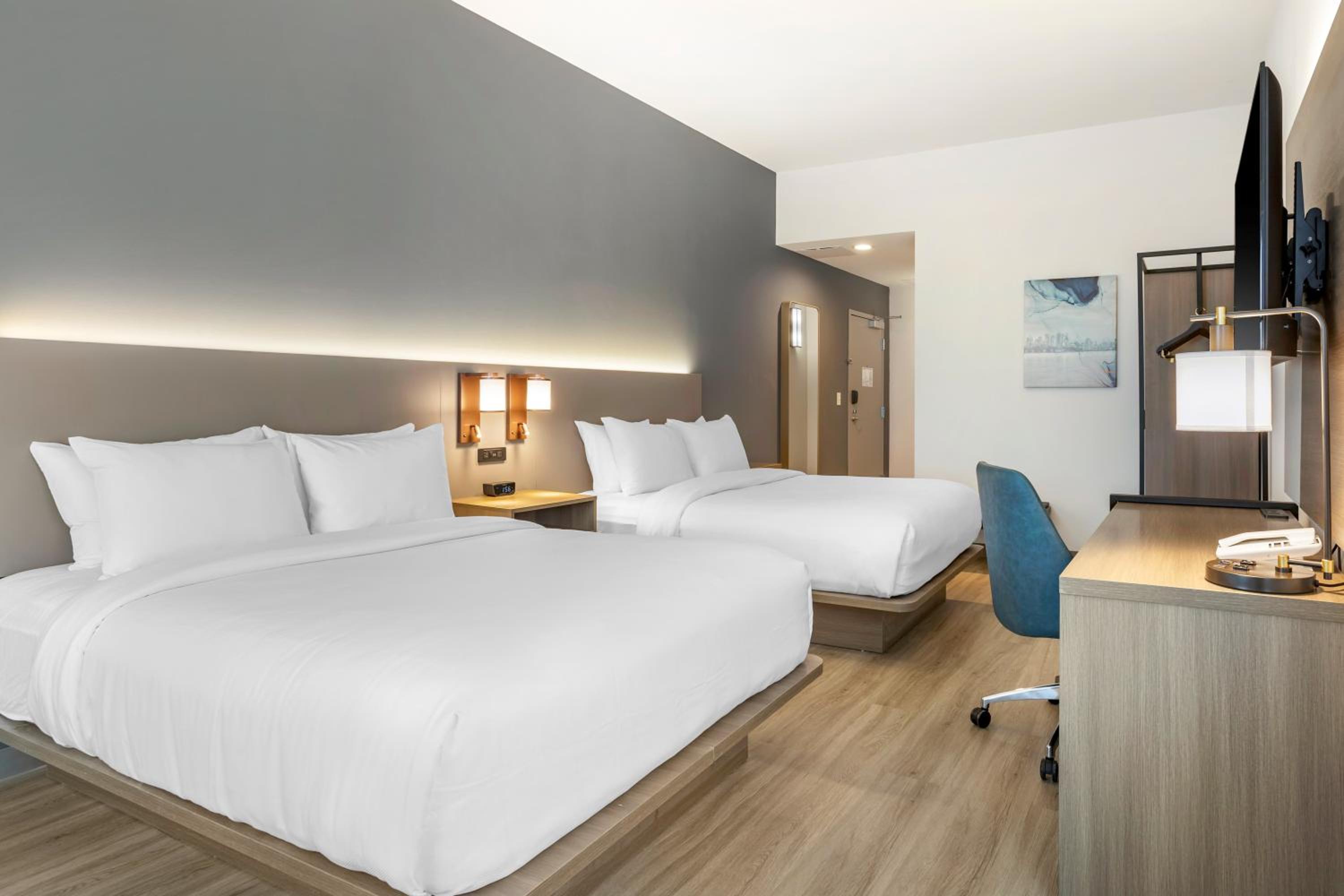 Quadruple Room with Two Queen Beds - Disability Access/Non Smoking/Upper floor photo 2