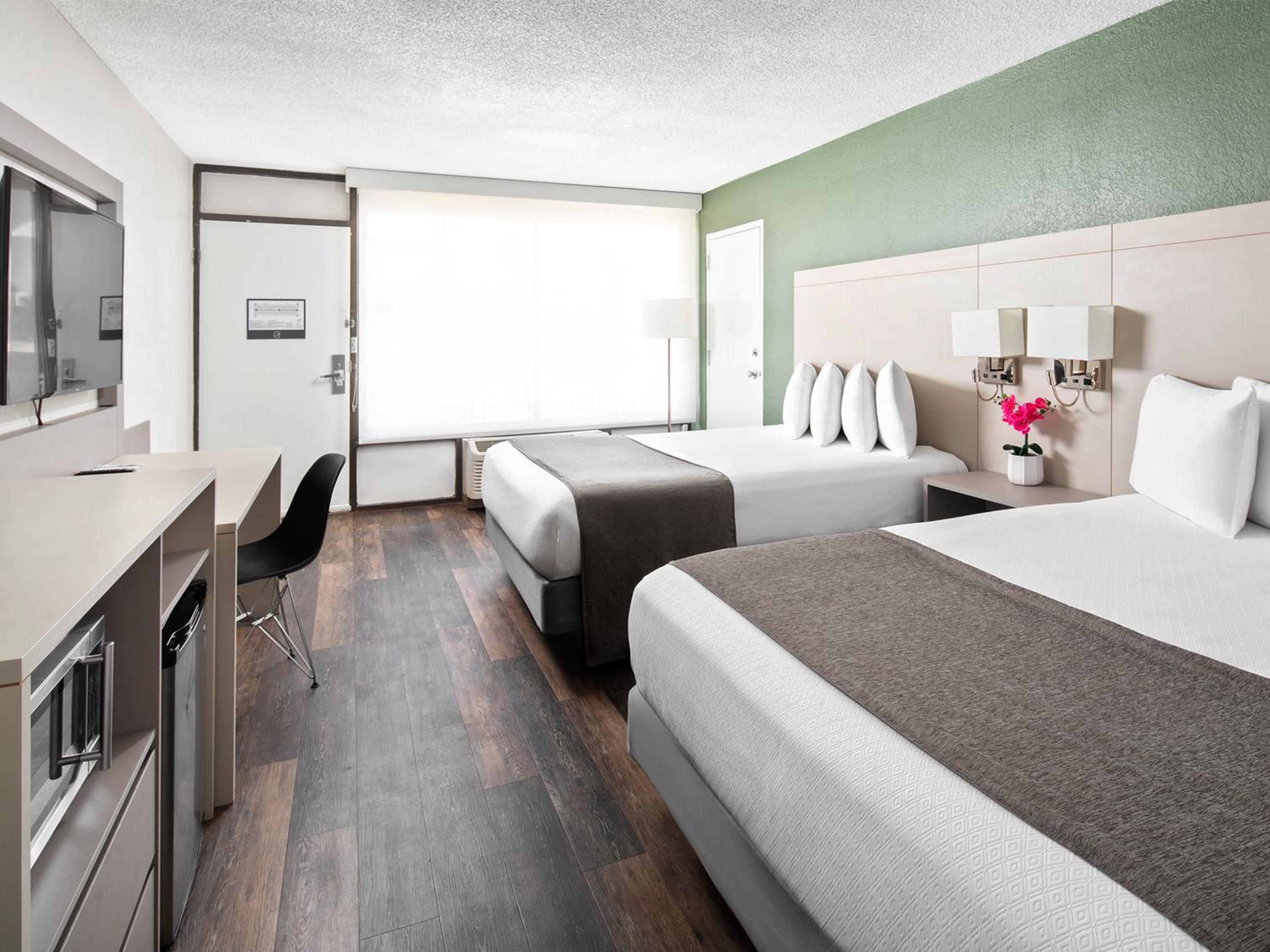Deluxe Queen Room With Two Queen Beds photo 1