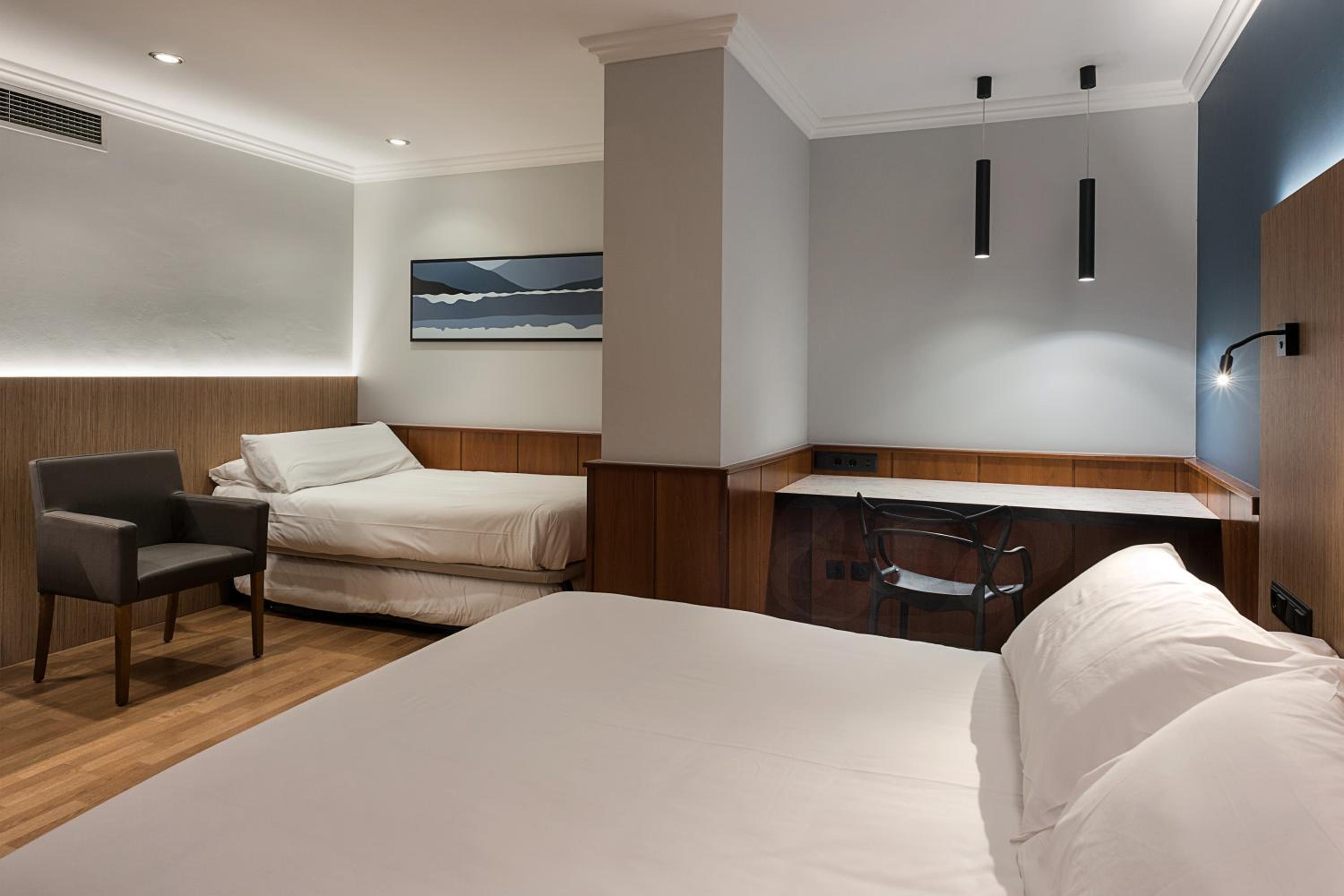 Standard Triple Room with Parking Included - Photo 4