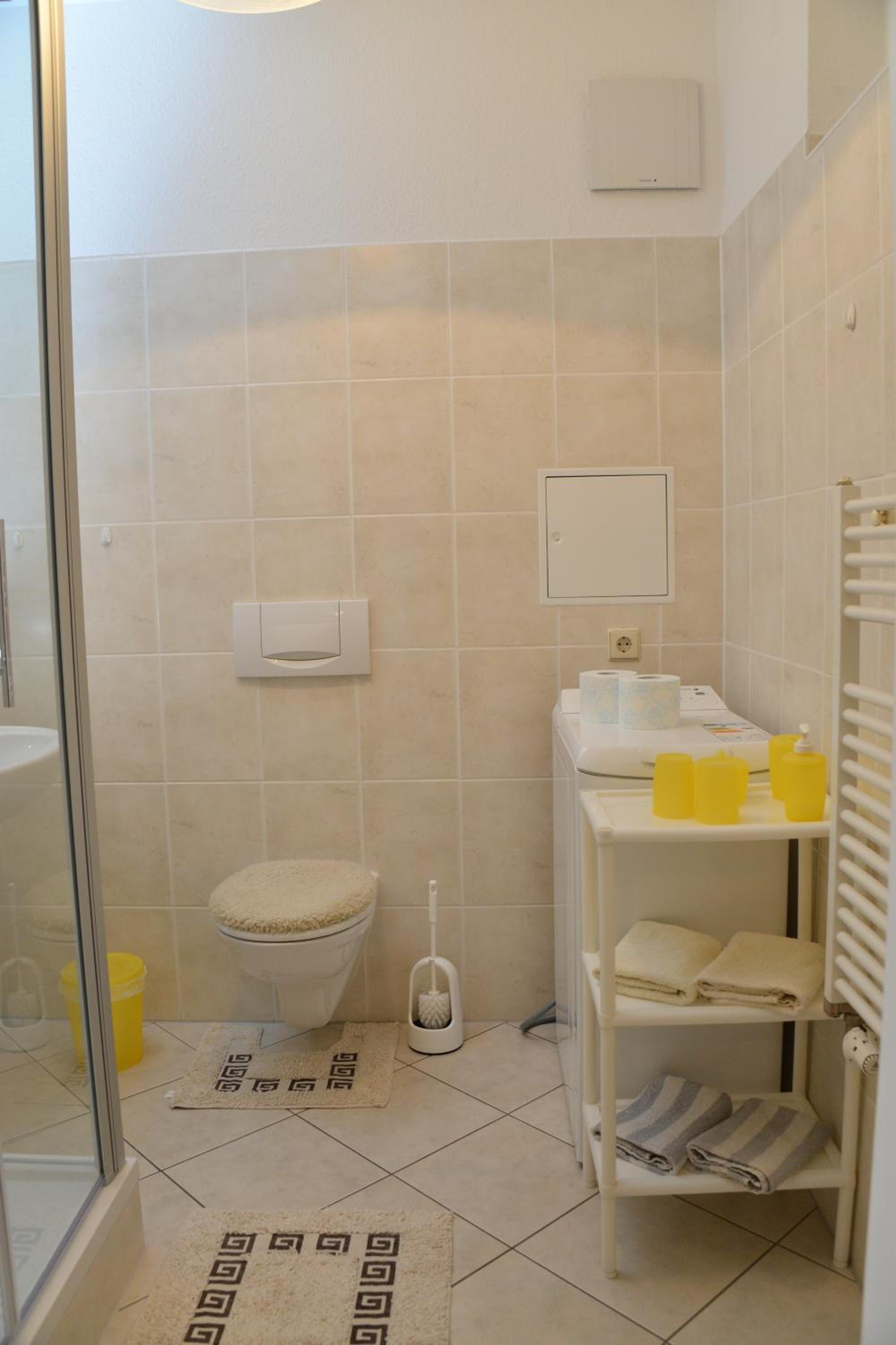 Apartment with Shower photo 2