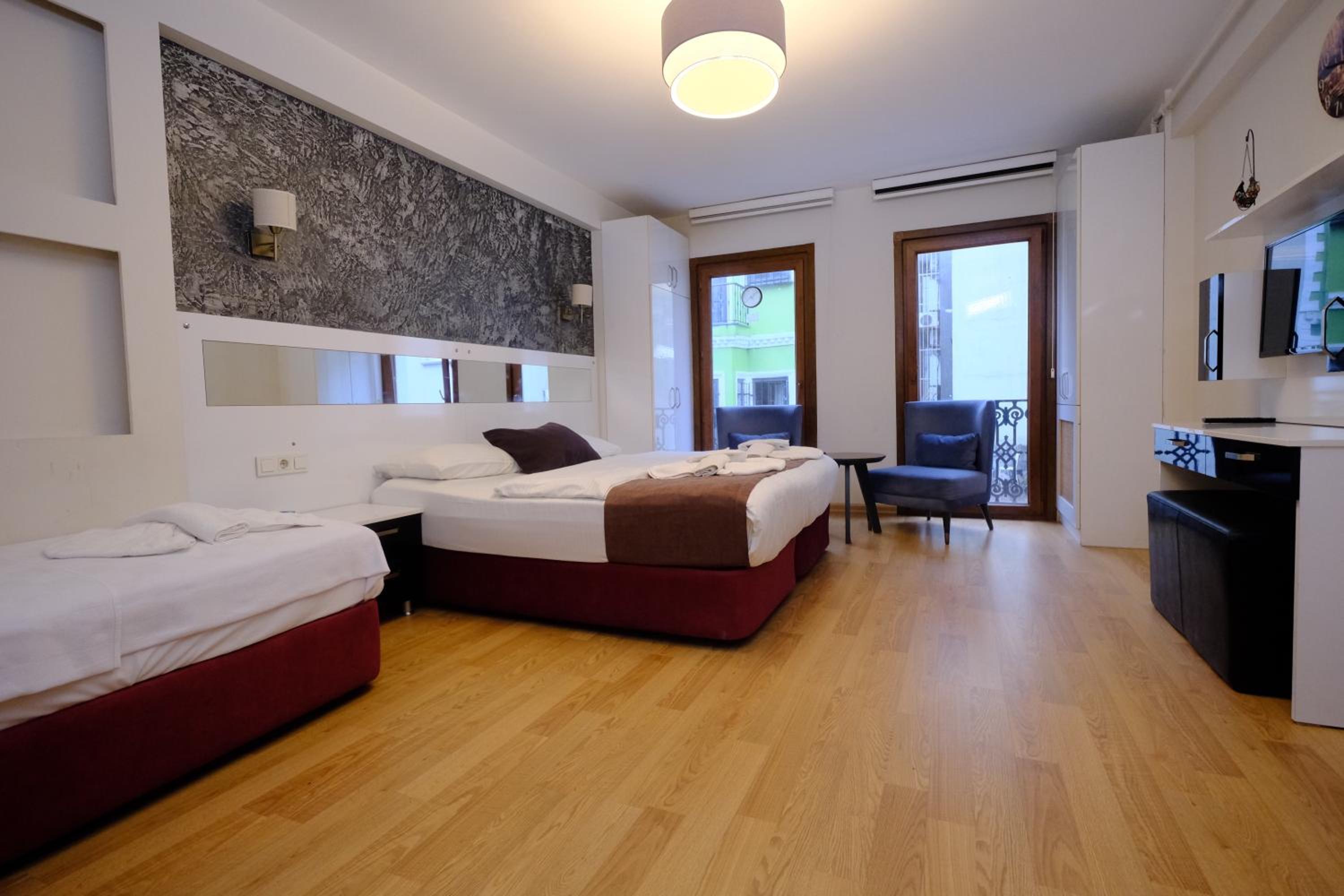 Triple Room with Balcony photo 3