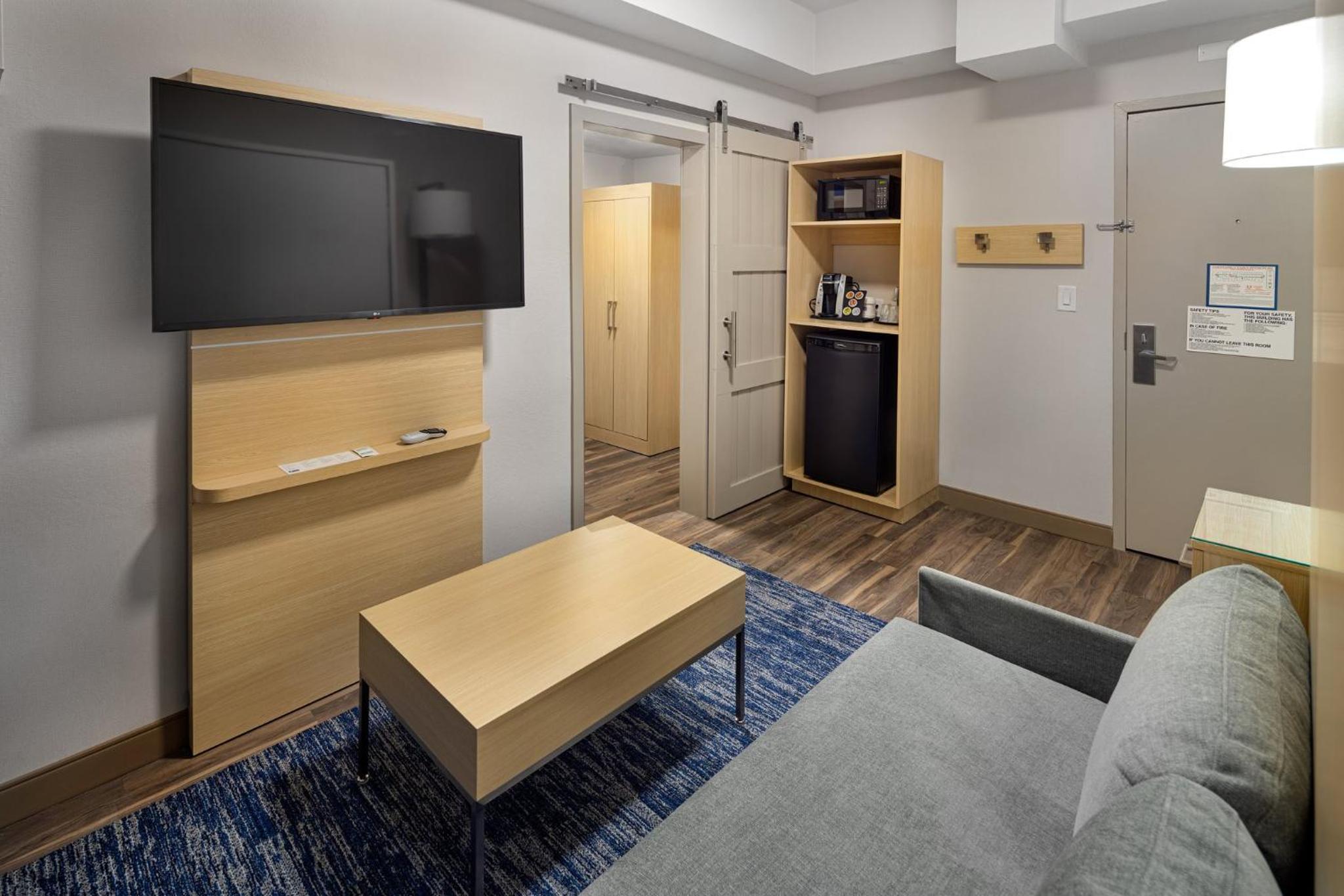 King Suite - Photo 2