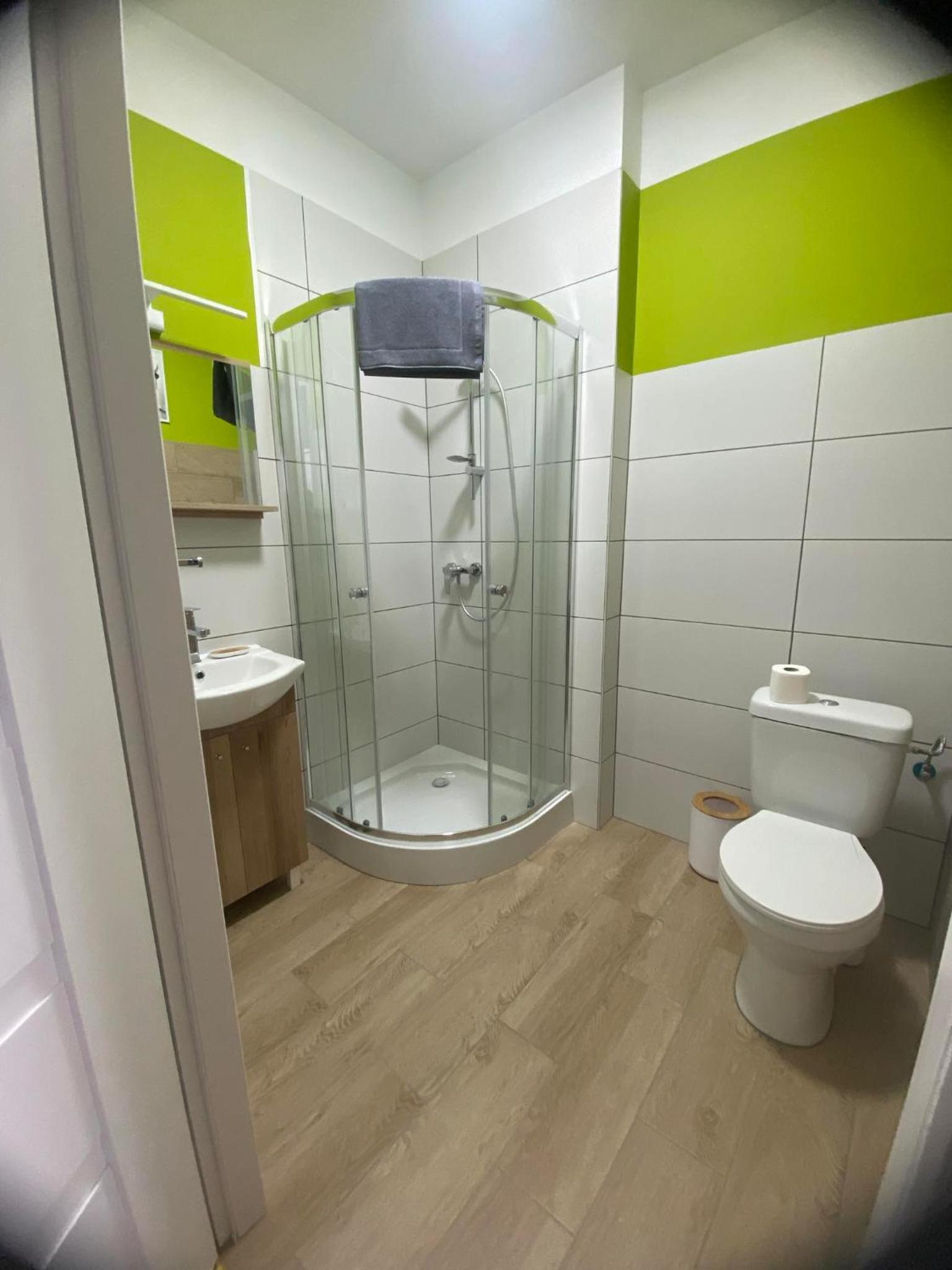 Single Room with Private Bathroom photo 3