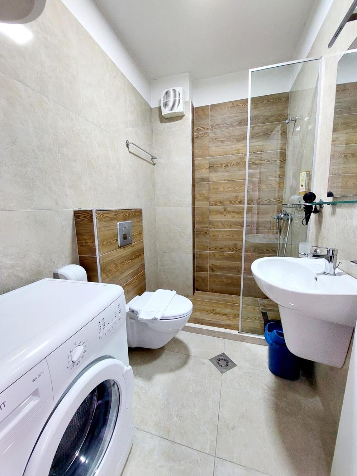 Deluxe King Suite photo 3